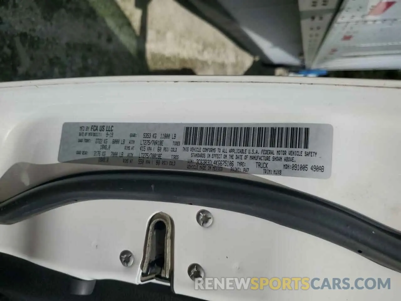 12 fotografías del automóvil dañado 3C63R3DL4KG675106 RAM 3500 2019