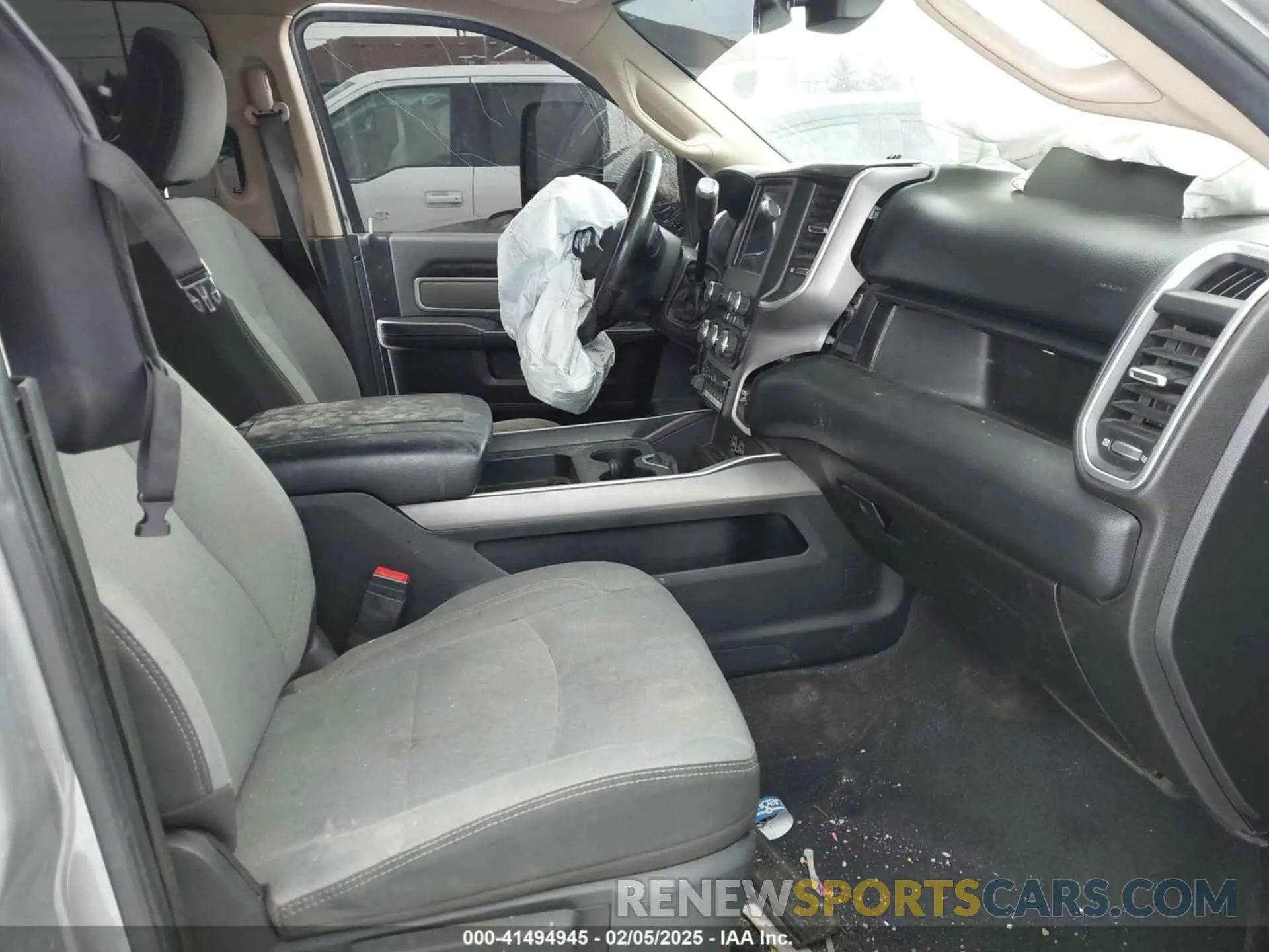 5 fotografías del automóvil dañado 3C63R3HL8KG610236 RAM 3500 2019