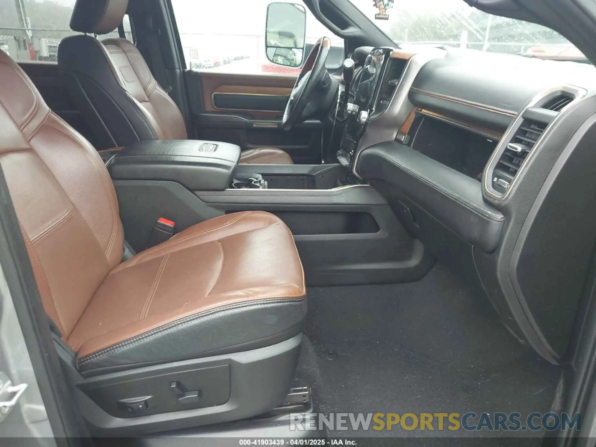 11 fotografías del automóvil dañado 3C63R3KL5KG624264 RAM 3500 2019