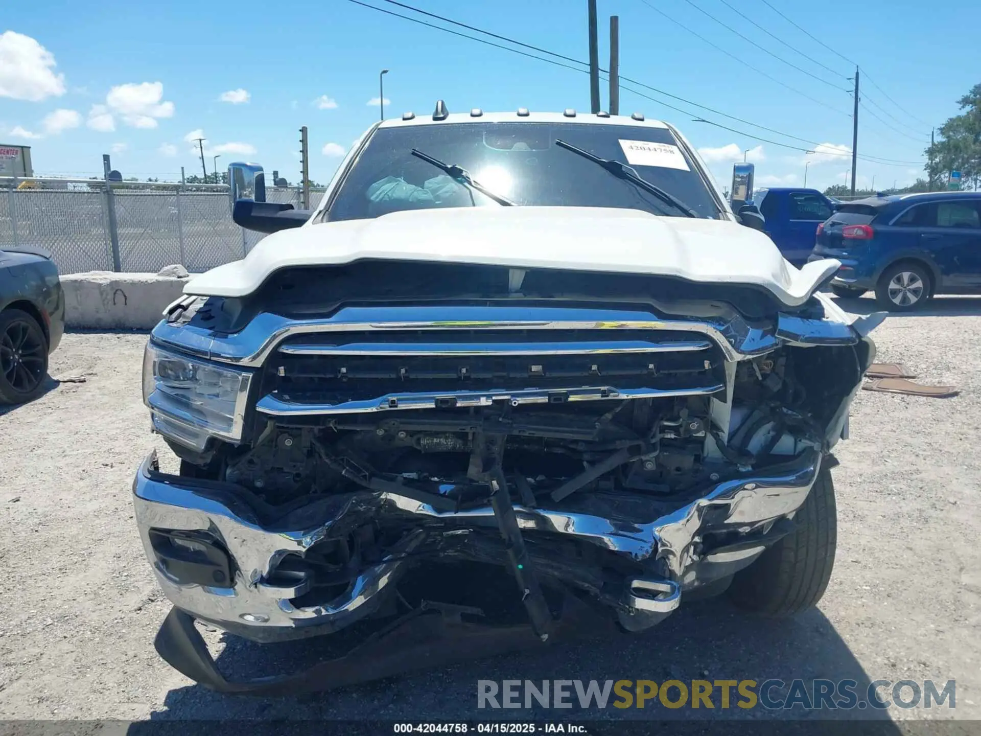 12 fotografías del automóvil dañado 3C63RPKL7KG560333 RAM 3500 2019