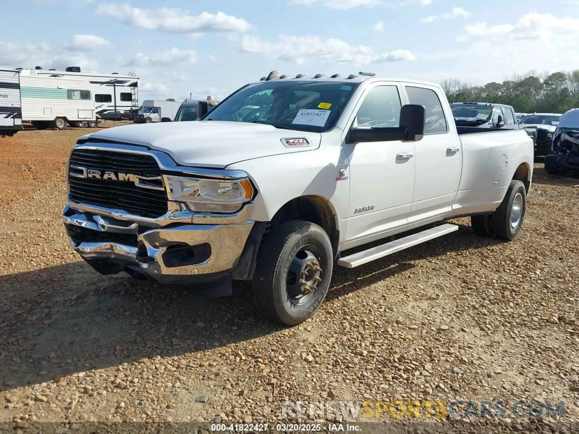 2 fotografías del automóvil dañado 3C63RRHL6KG555689 RAM 3500 2019