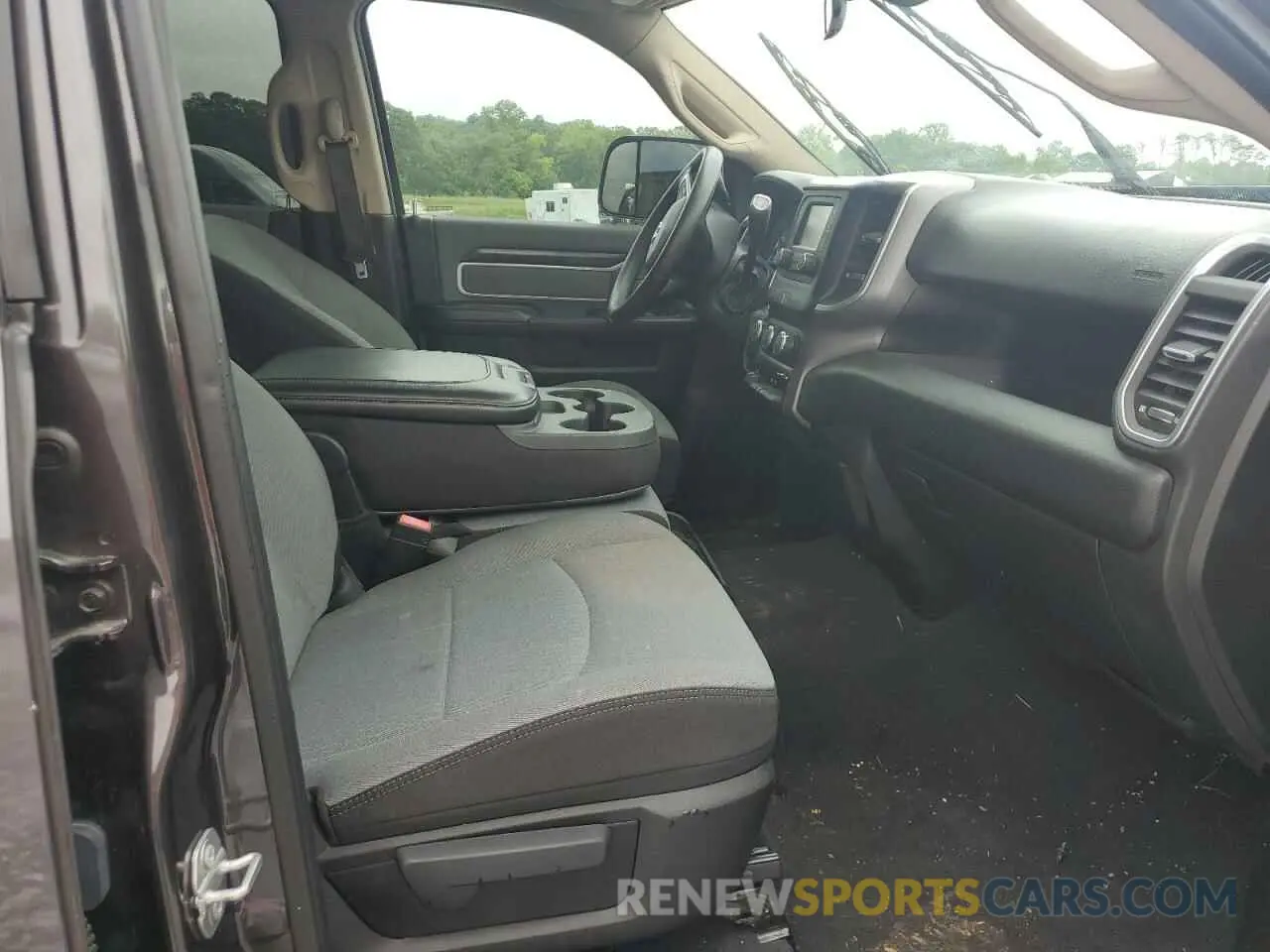 5 fotografías del automóvil dañado 3C63RRHL6KG620119 RAM 3500 2019