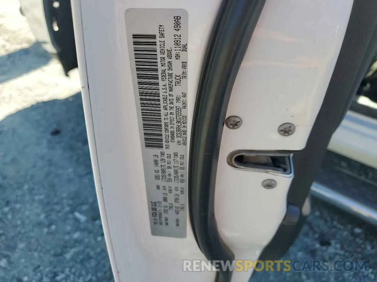 12 fotografías del automóvil dañado 3C63RRHL8KG725597 RAM 3500 2019