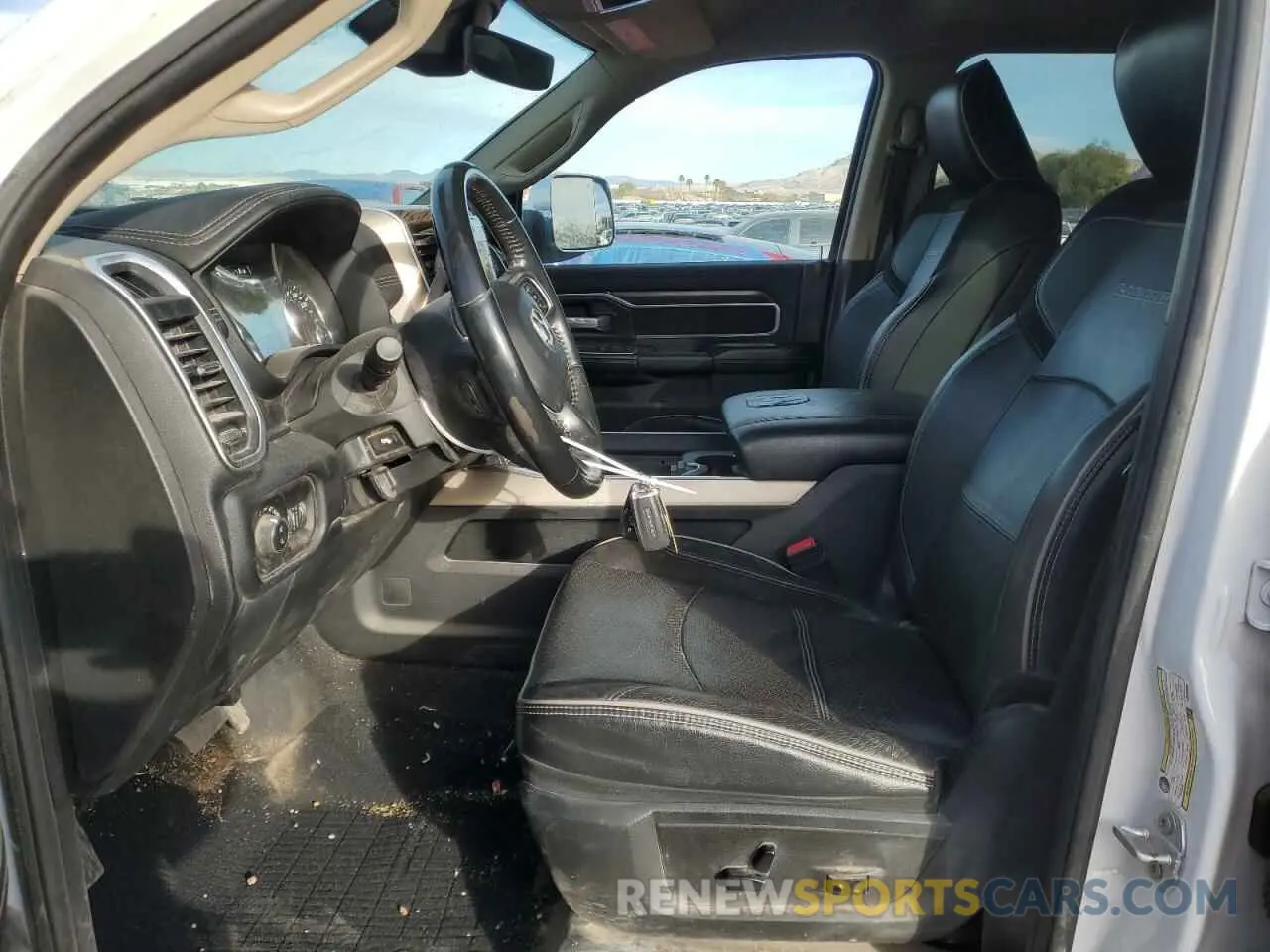 7 fotografías del automóvil dañado 3C63R3MLXLG293695 RAM 3500 2020