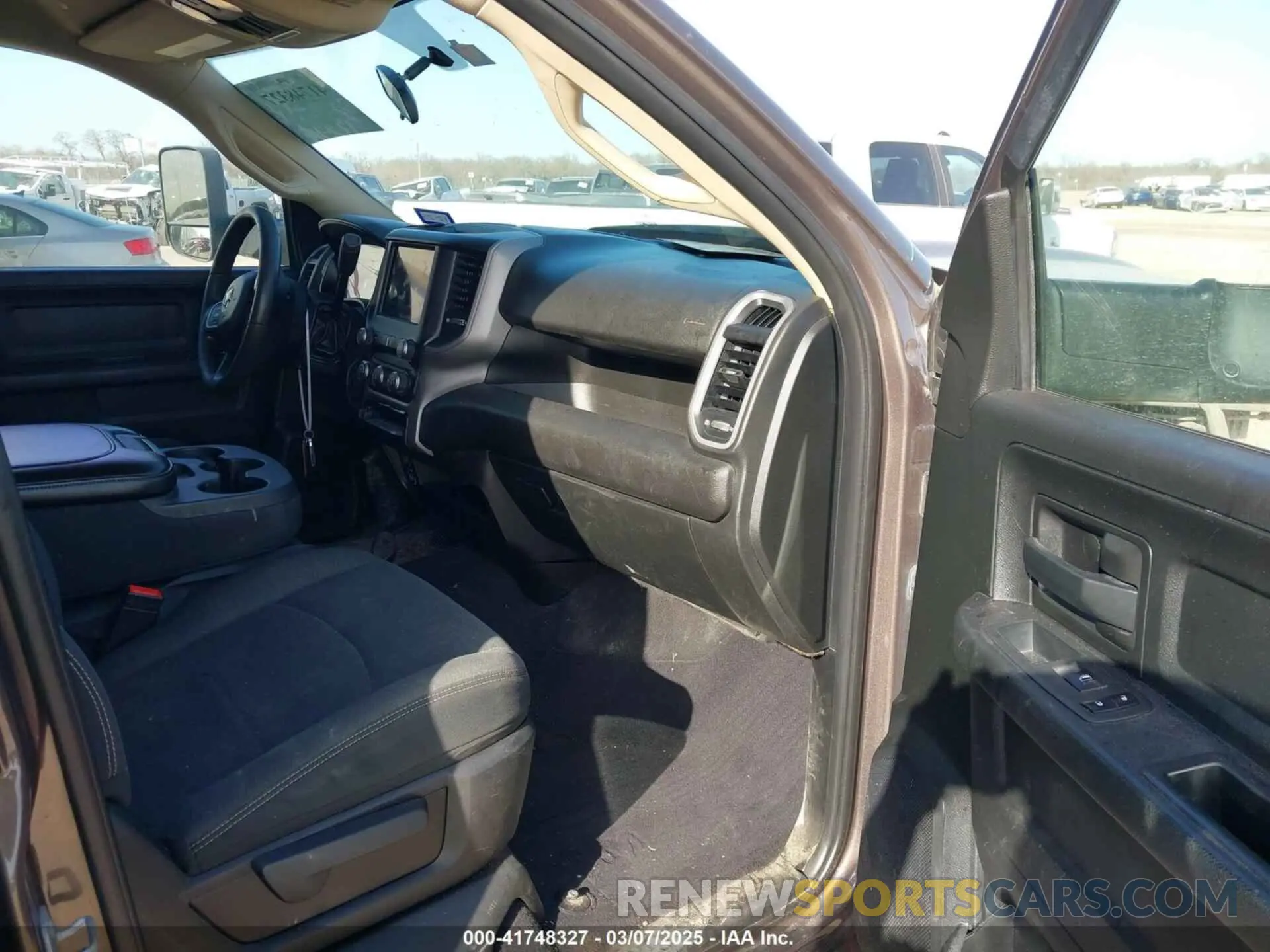 5 fotografías del automóvil dañado 3C63RRGL3LG241856 RAM 3500 2020