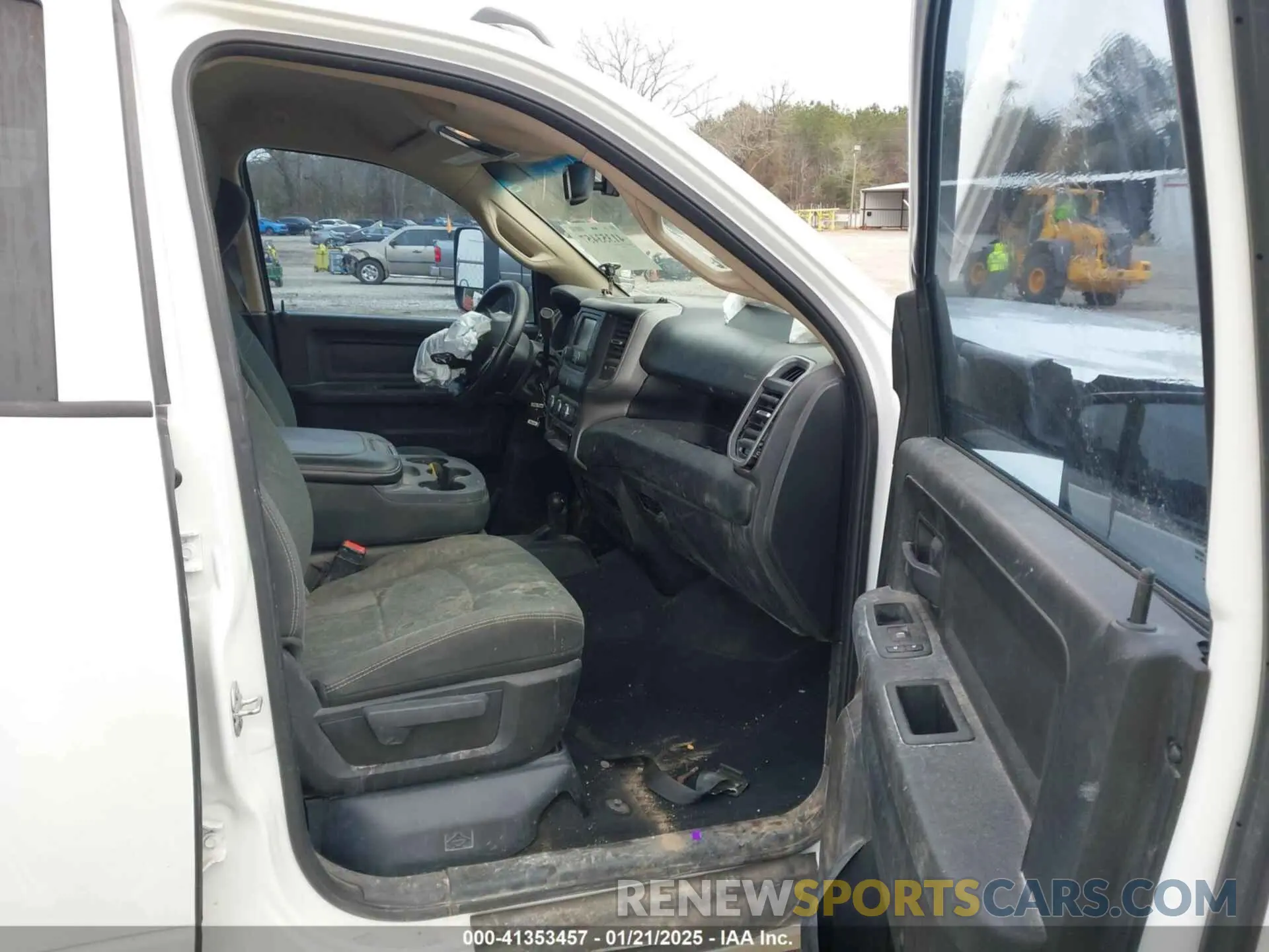 5 fotografías del automóvil dañado 3C63RRGL4LG114369 RAM 3500 2020