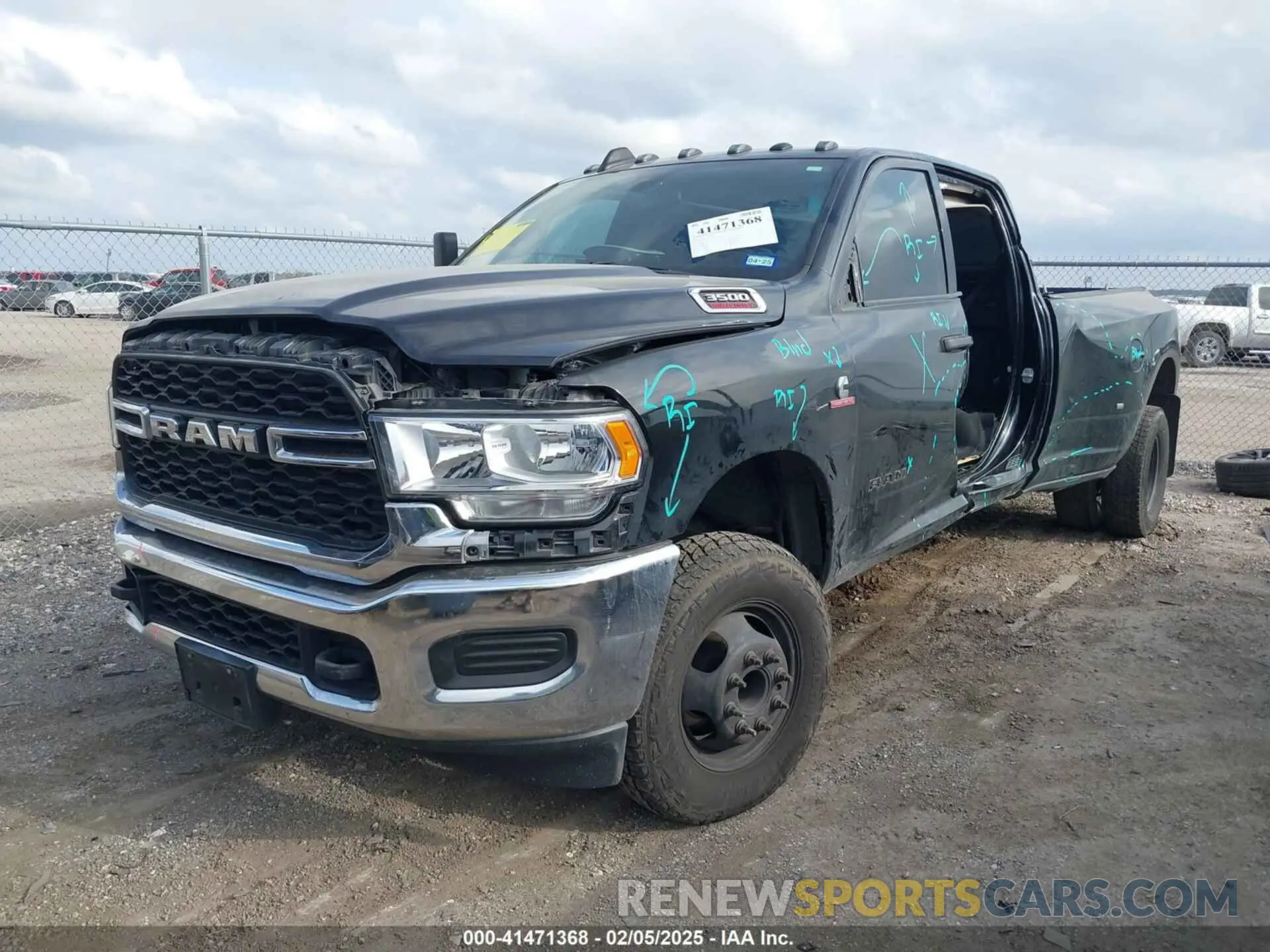2 fotografías del automóvil dañado 3C63RRGL5LG219566 RAM 3500 2020