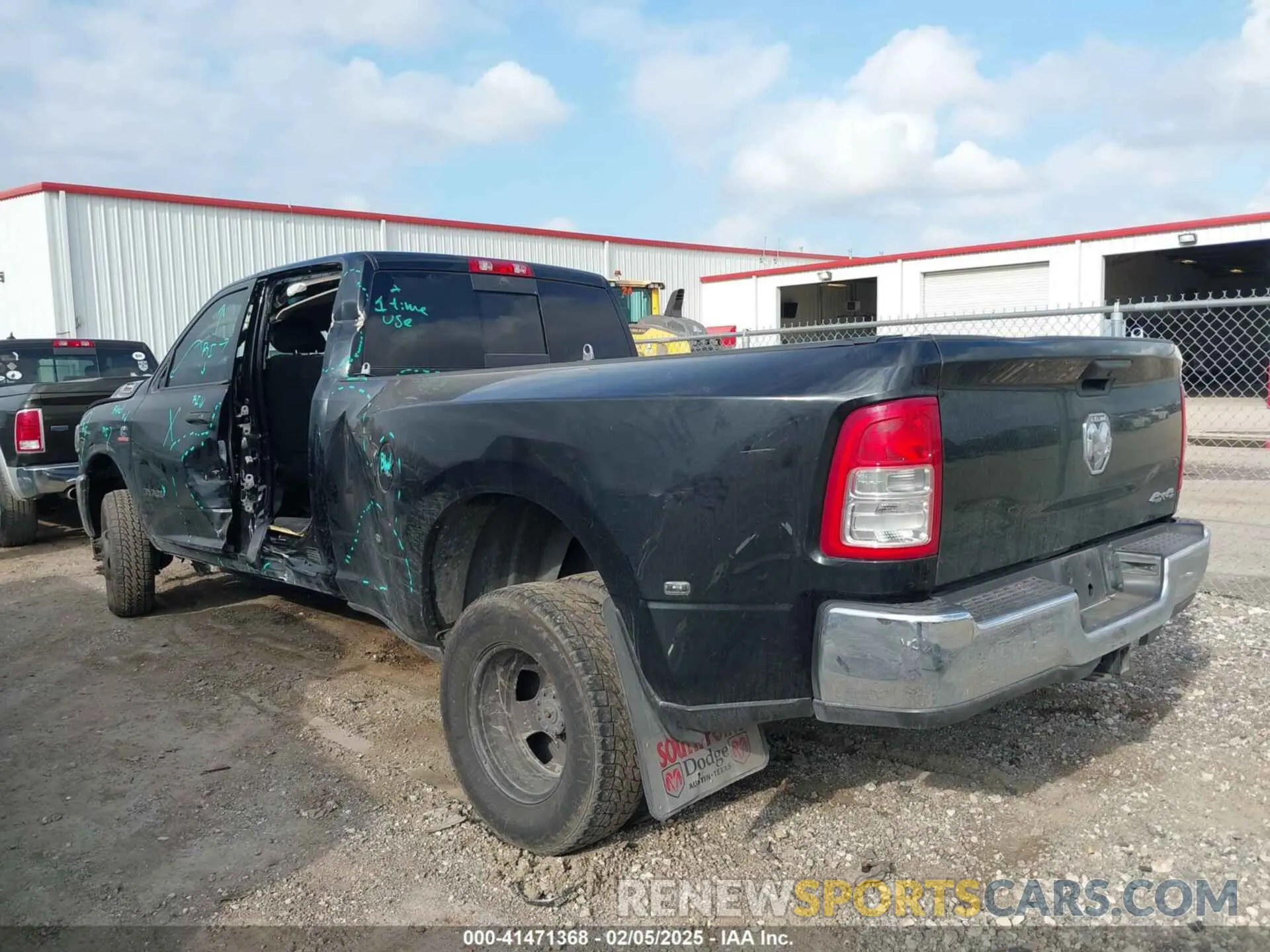 3 fotografías del automóvil dañado 3C63RRGL5LG219566 RAM 3500 2020