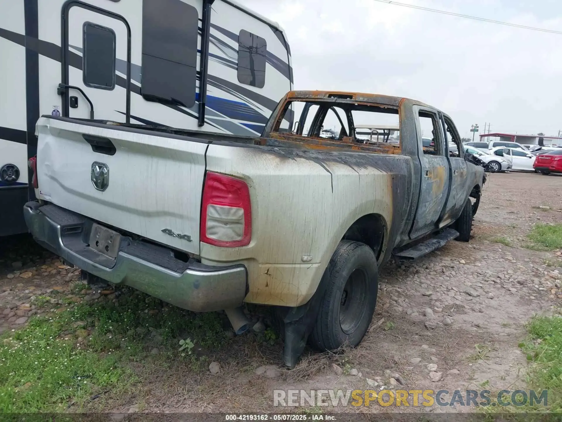 3 fotografías del automóvil dañado 3C63RRGL1MG549559 RAM 3500 2021