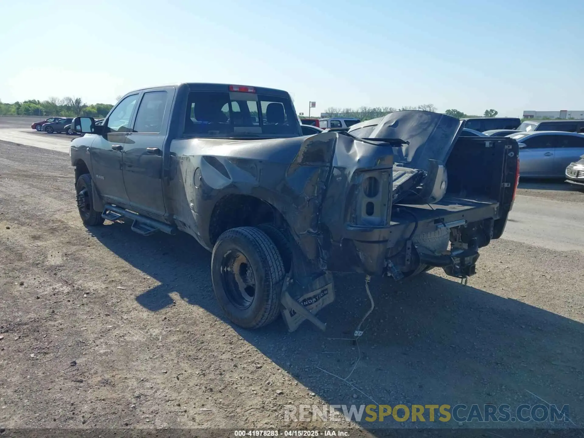 3 fotografías del automóvil dañado 3C63RRGL0NG133763 RAM 3500 2022