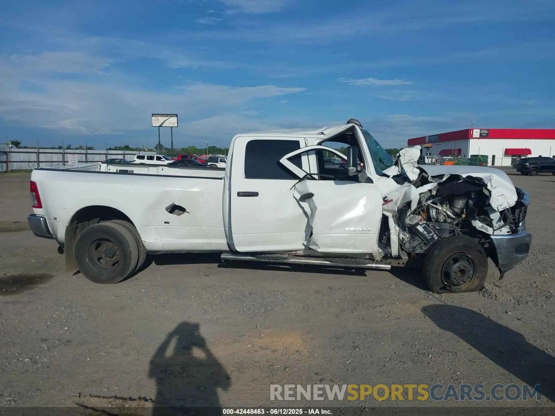 13 fotografías del automóvil dañado 3C63RRGL4NG334842 RAM 3500 2022