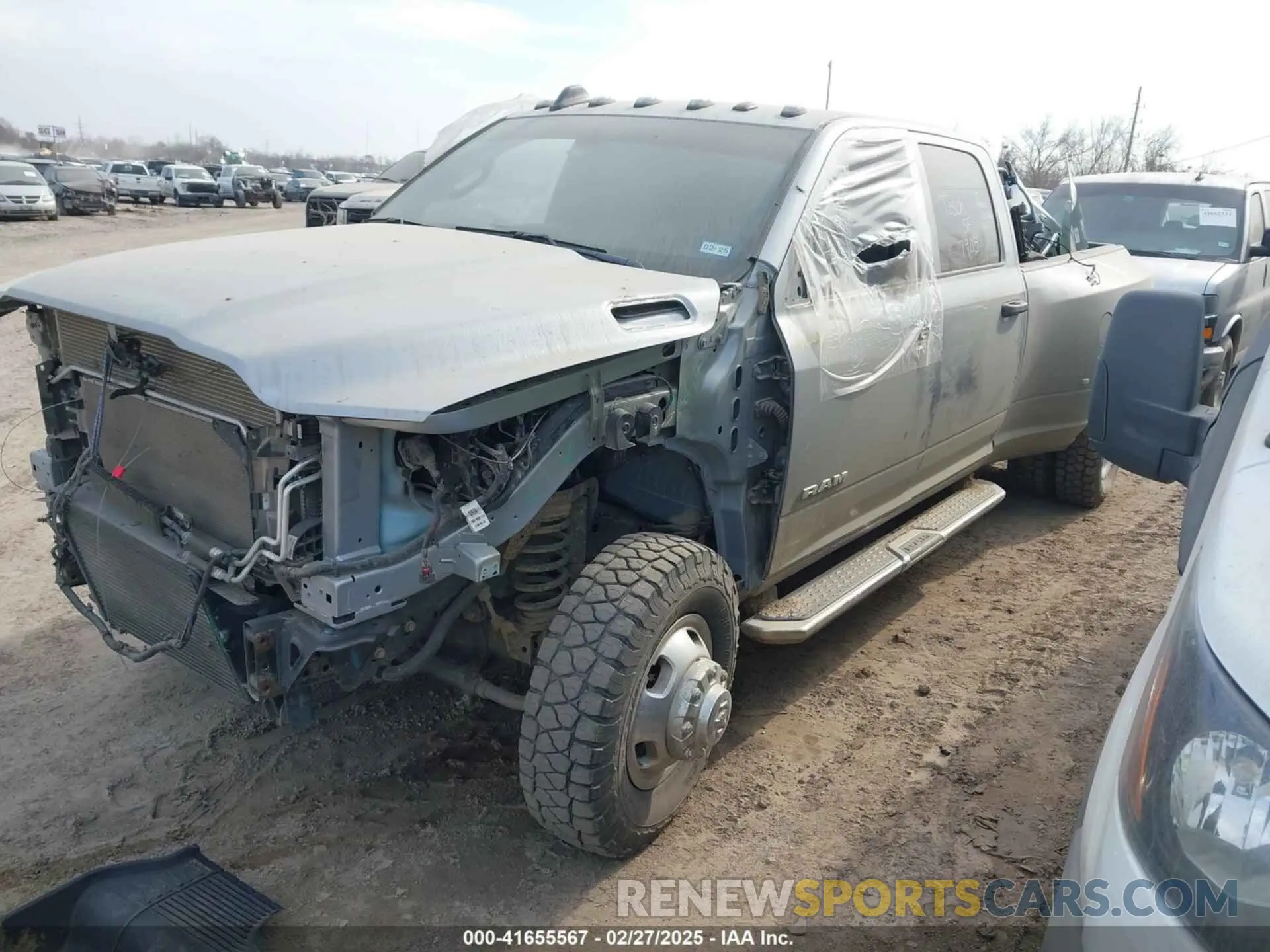 2 fotografías del automóvil dañado 3C63RRGL8NG193760 RAM 3500 2022