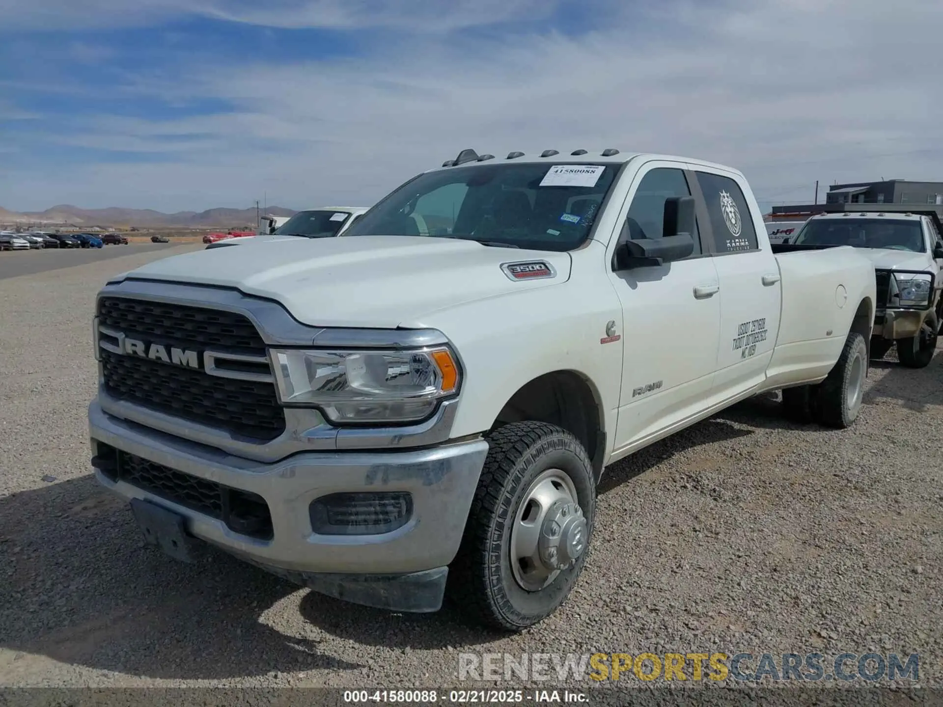 2 fotografías del automóvil dañado 3C63RRHL5NG302836 RAM 3500 2022