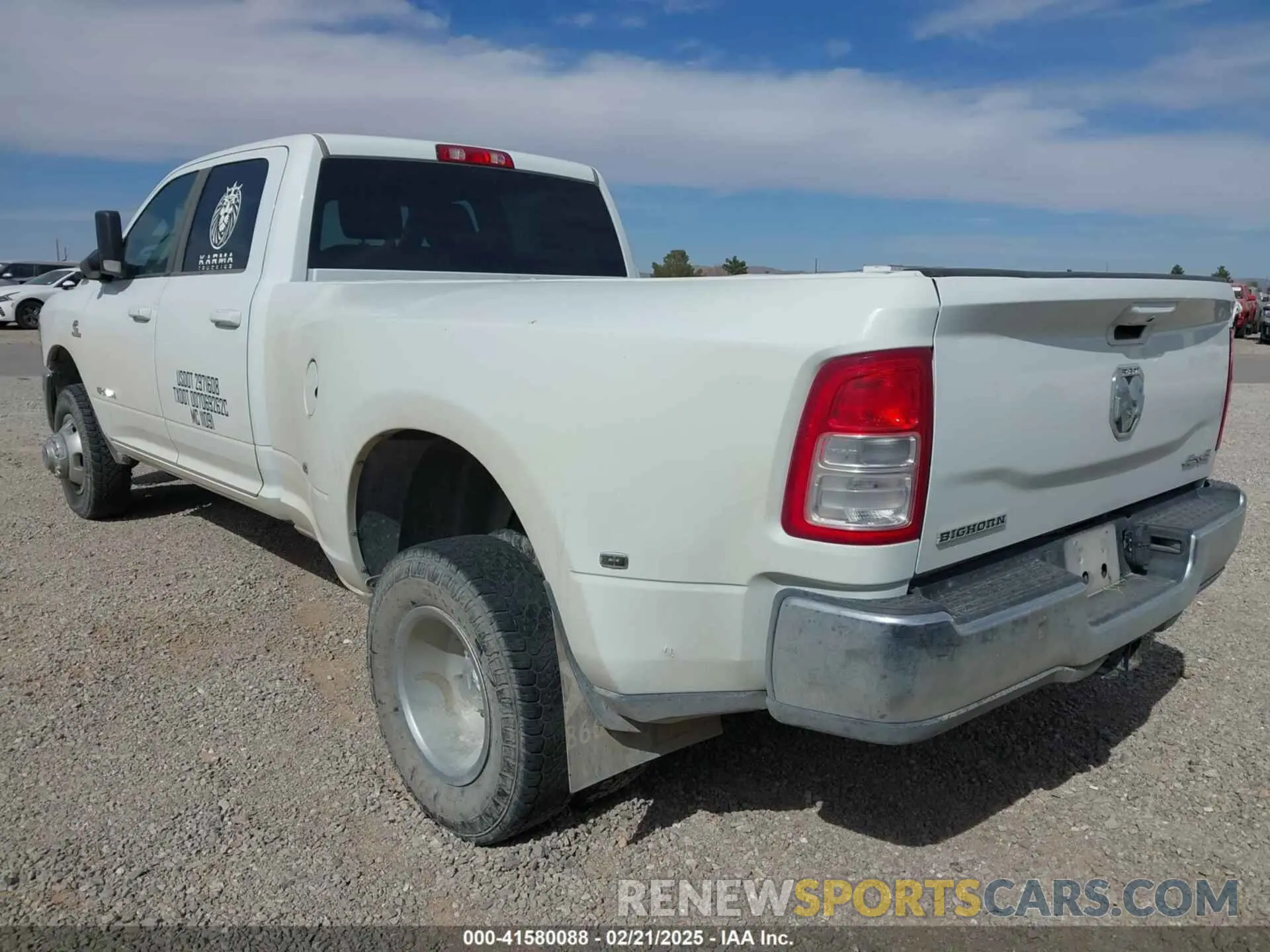 3 fotografías del automóvil dañado 3C63RRHL5NG302836 RAM 3500 2022