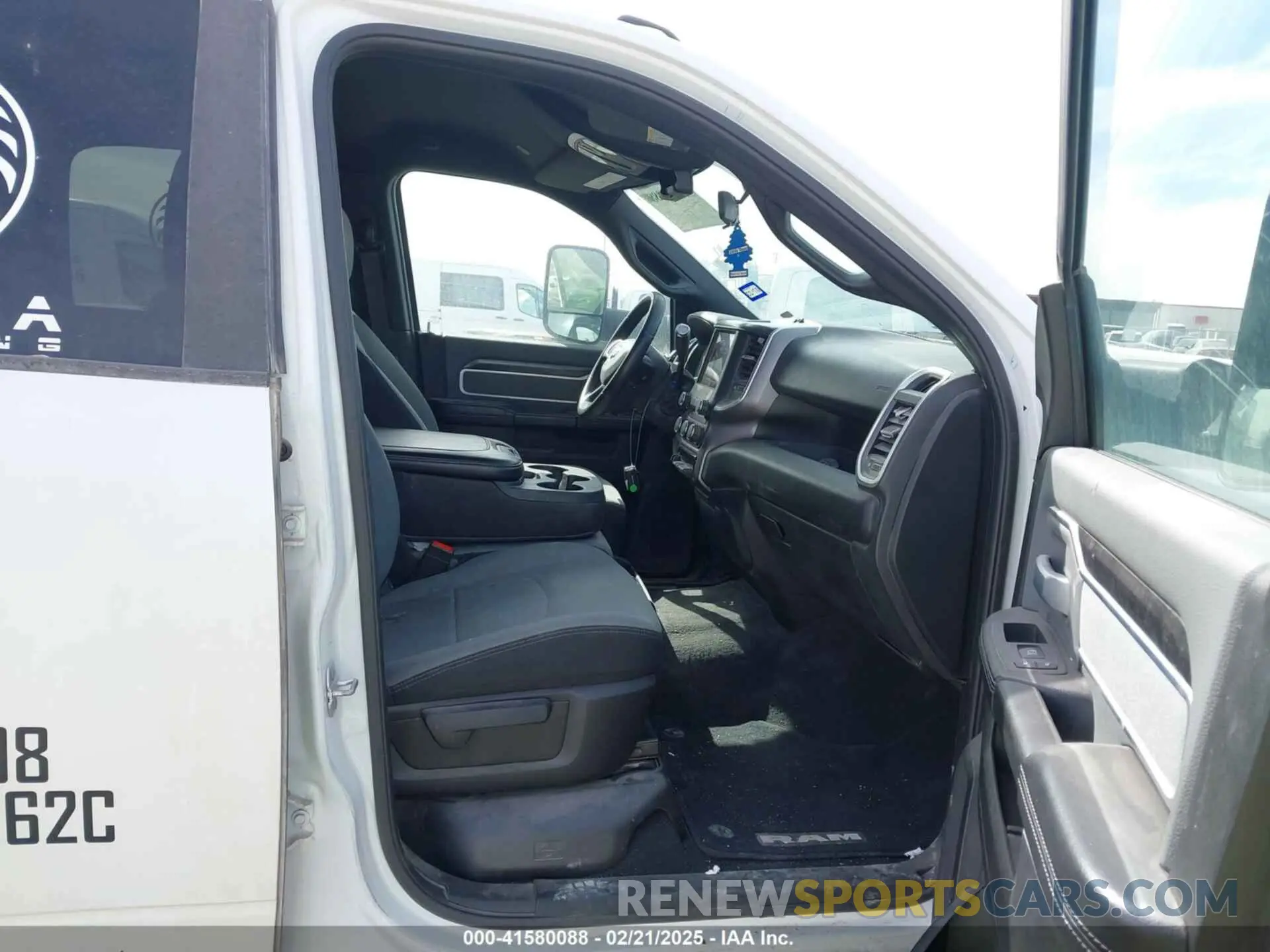 7 fotografías del automóvil dañado 3C63RRHL5NG302836 RAM 3500 2022