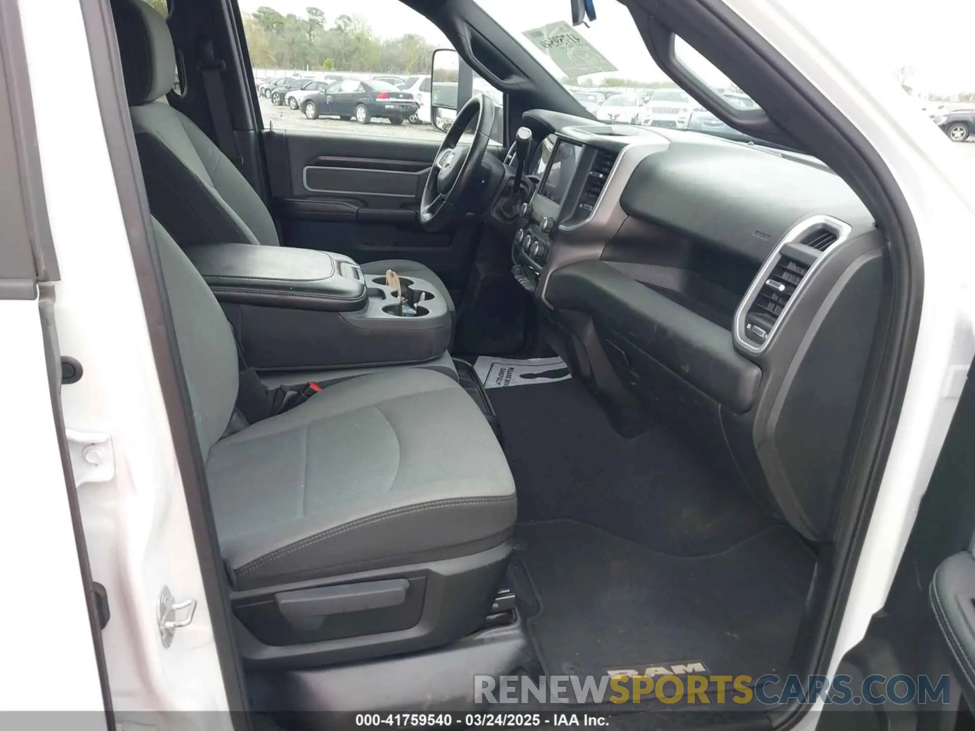 6 fotografías del automóvil dañado 3C63RRHL6NG302814 RAM 3500 2022