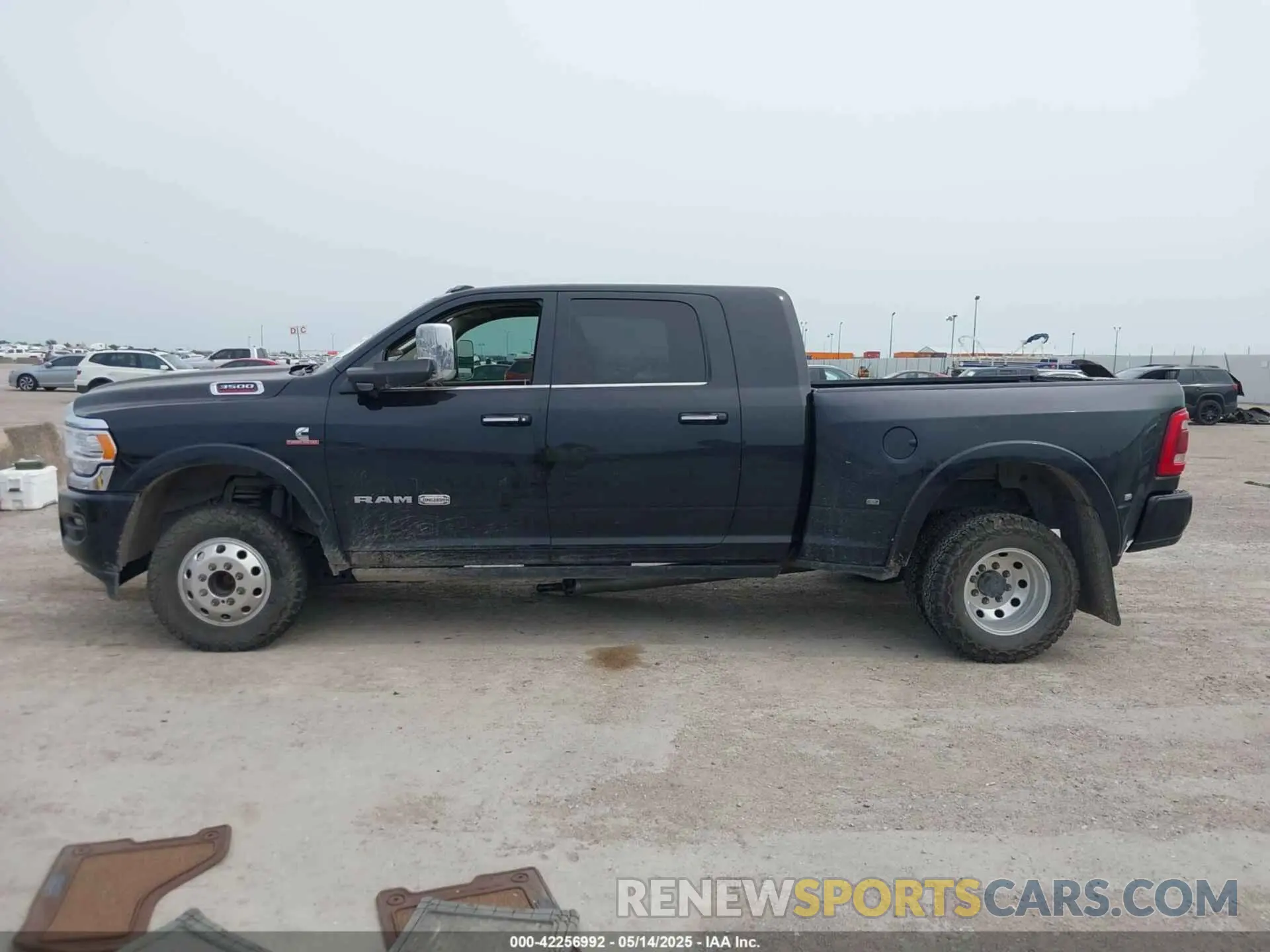 14 fotografías del automóvil dañado 3C63RRNLXNG402001 RAM 3500 2022