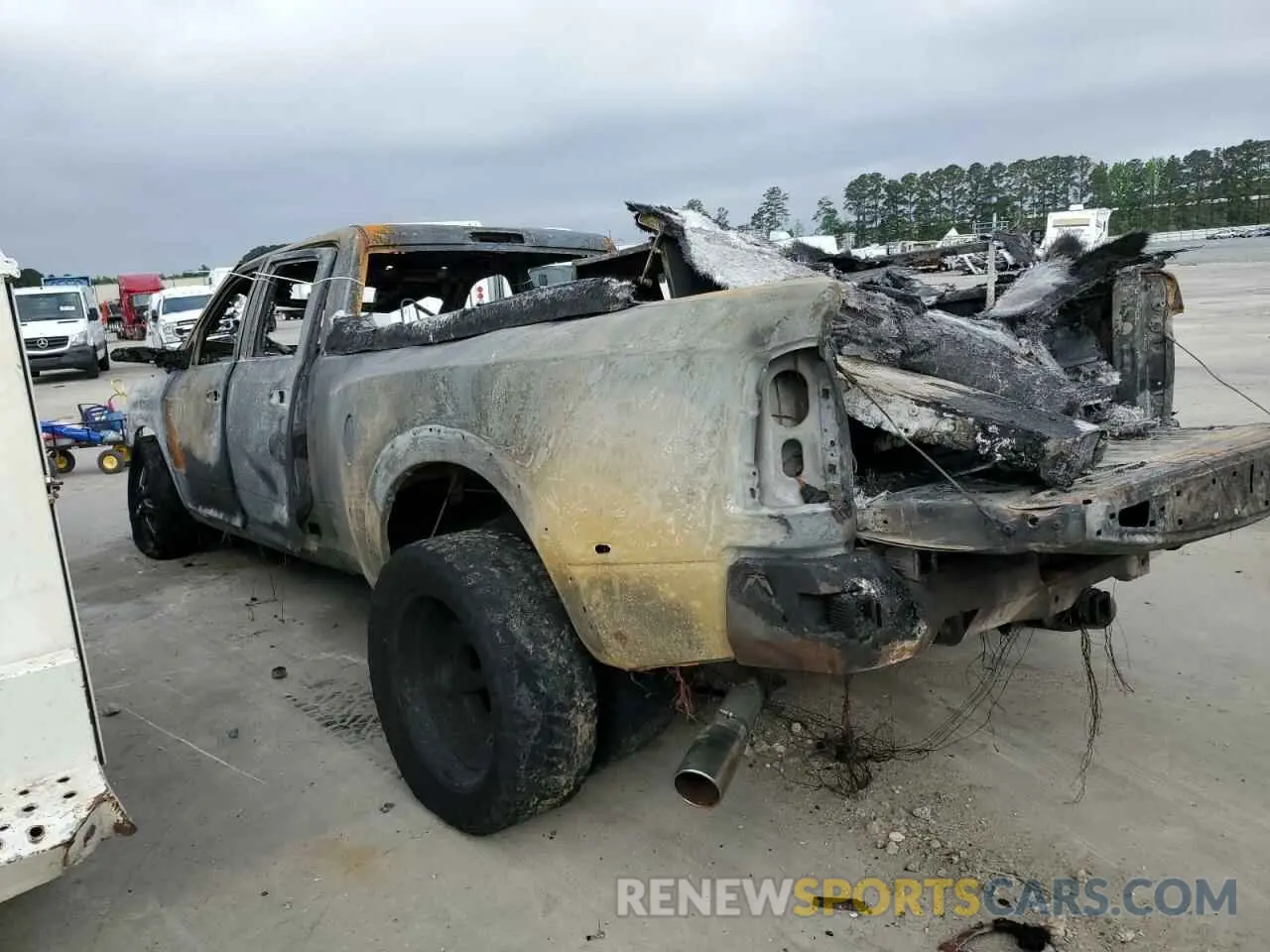 2 fotografías del automóvil dañado 3C6CRRJL5NG414756 RAM 3500 2022