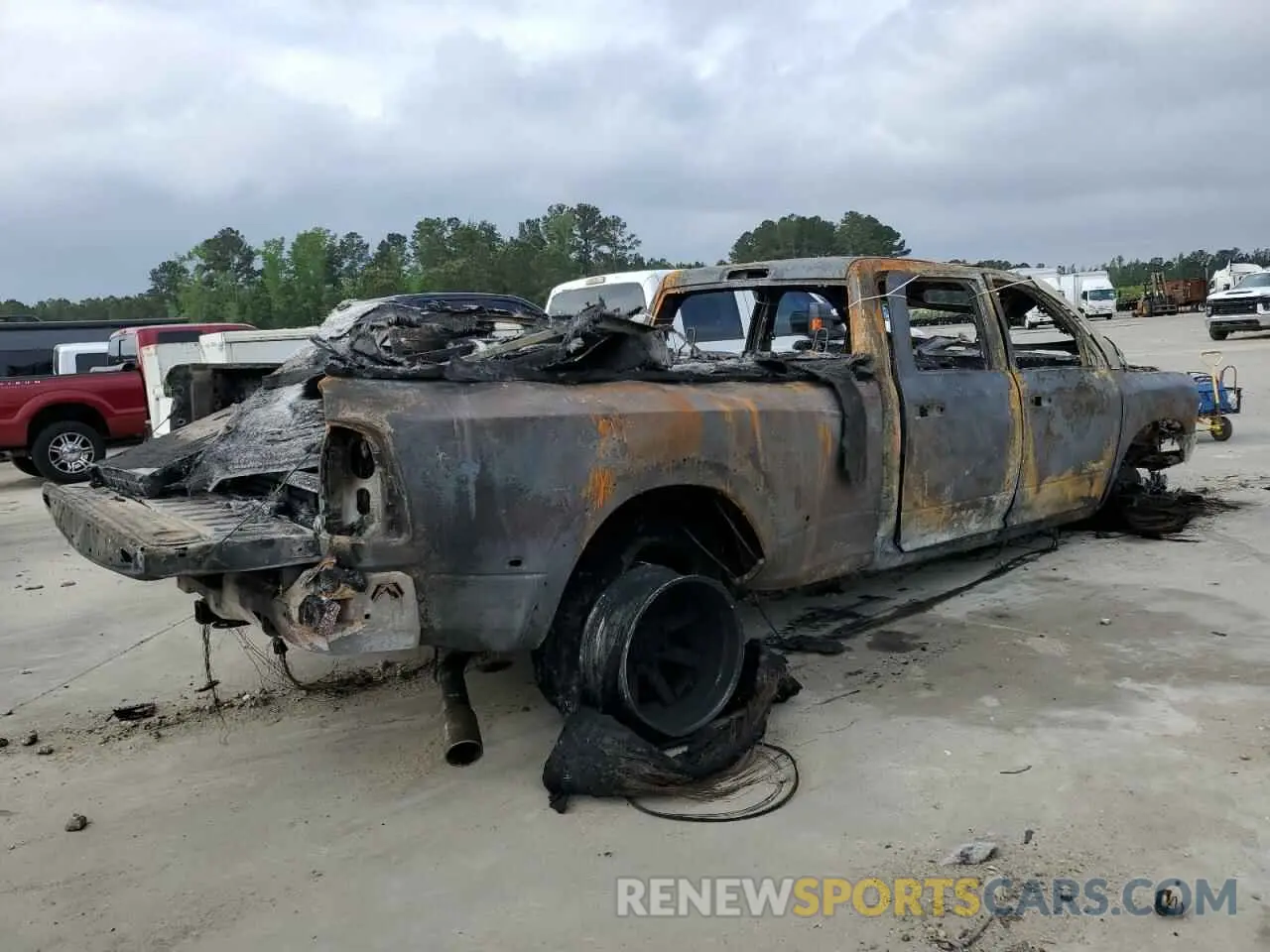 3 fotografías del automóvil dañado 3C6CRRJL5NG414756 RAM 3500 2022