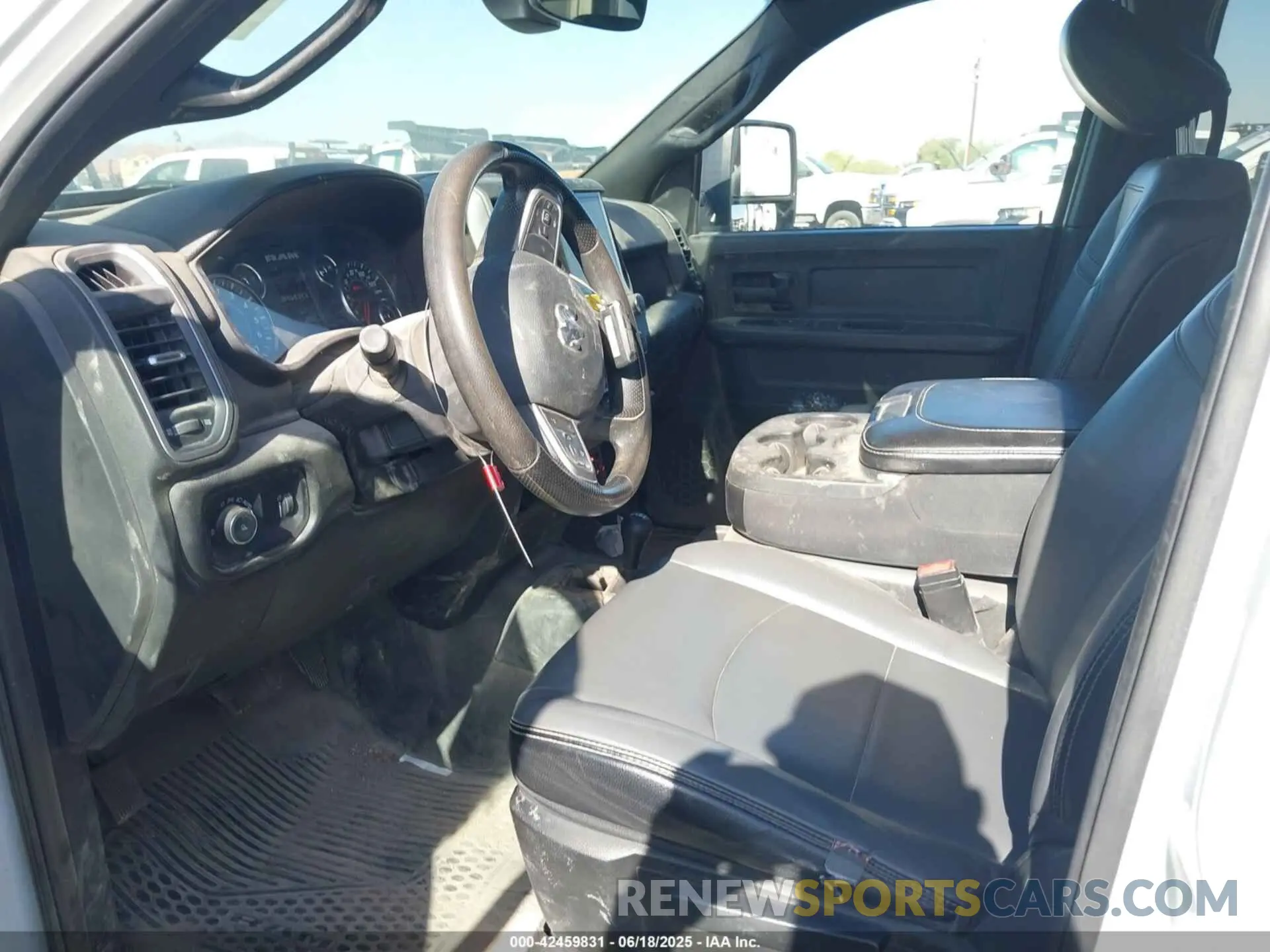 6 fotografías del automóvil dañado 3C63R3GJ8PG541751 RAM 3500 2023