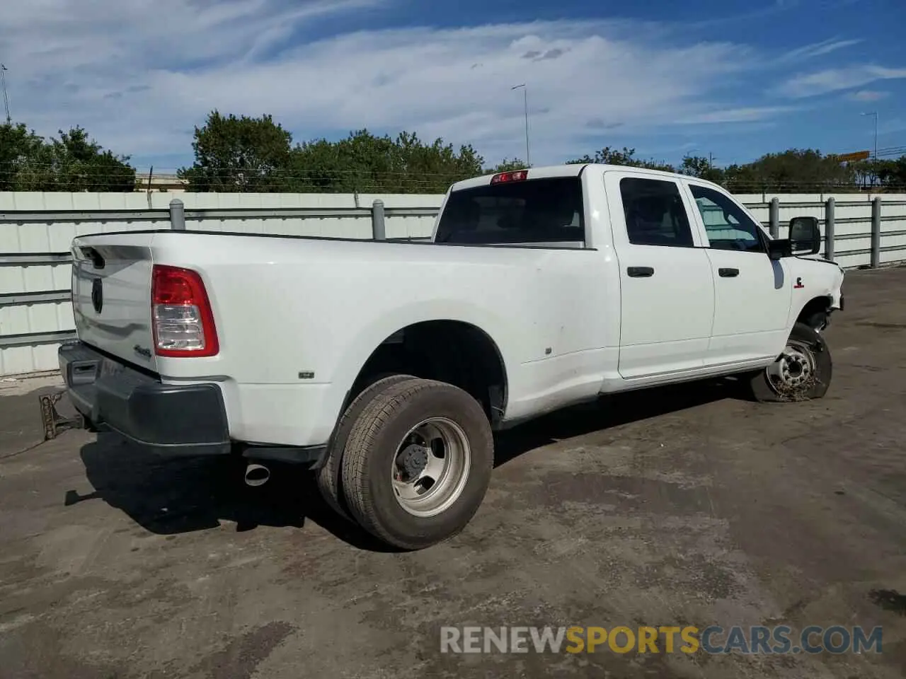 3 fotografías del automóvil dañado 3C63RRGL4PG626039 RAM 3500 2023