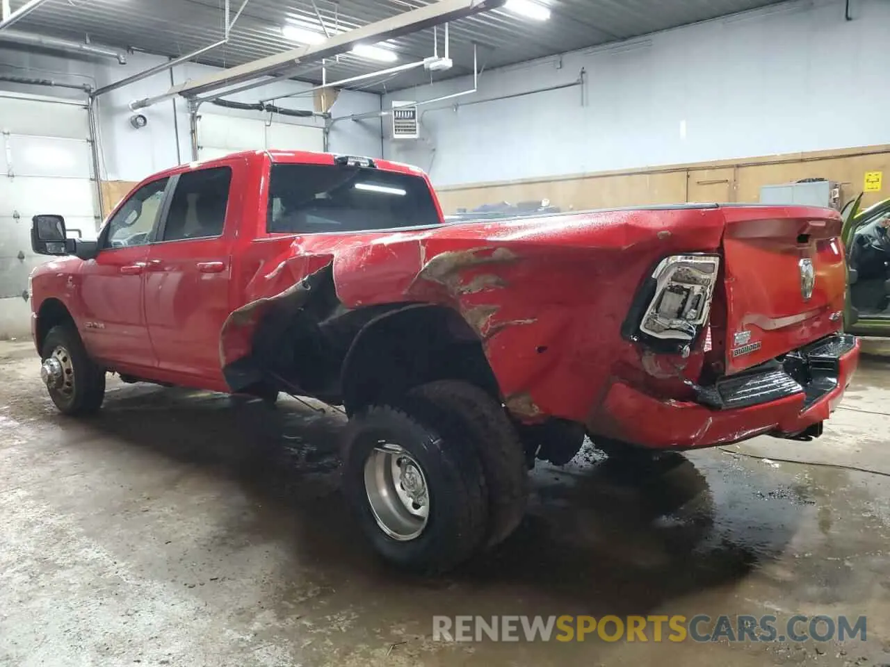 2 fotografías del automóvil dañado 3C63RRHL8PG625975 RAM 3500 2023
