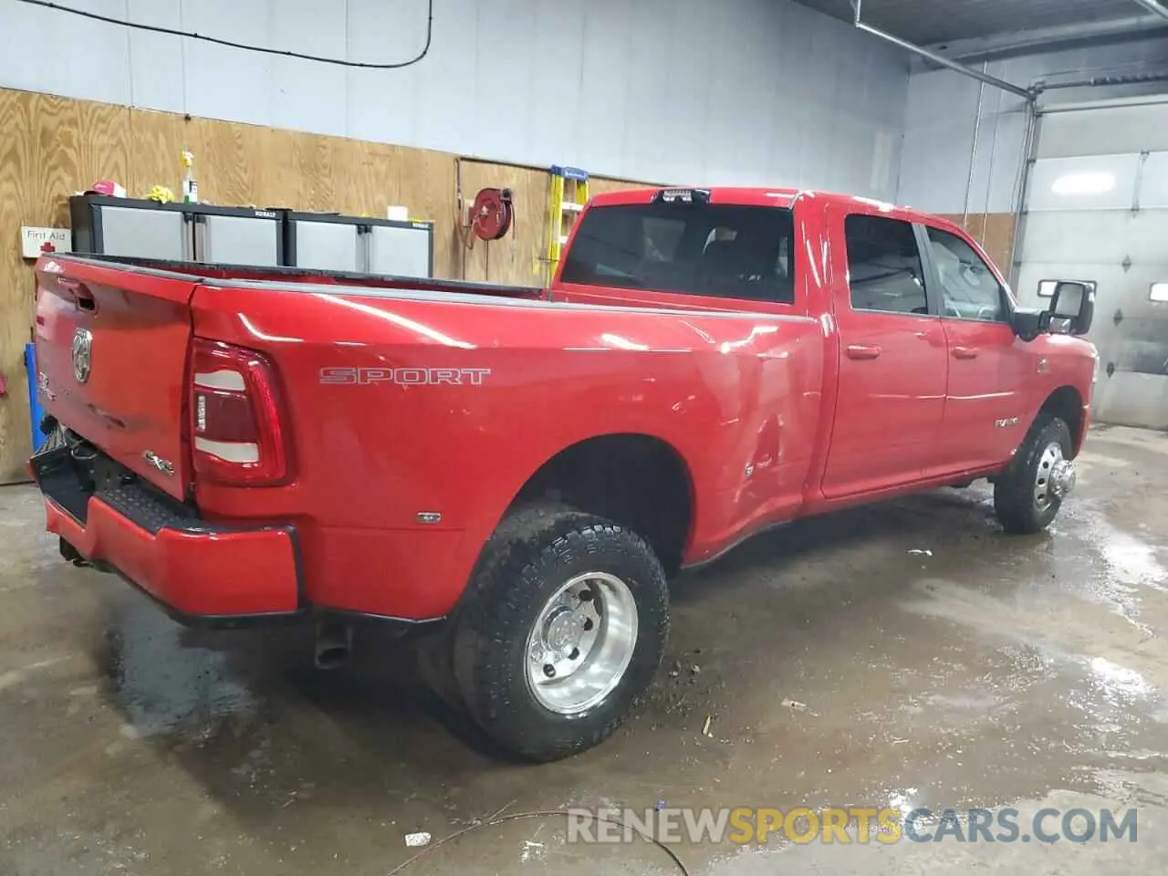 3 fotografías del automóvil dañado 3C63RRHL8PG625975 RAM 3500 2023