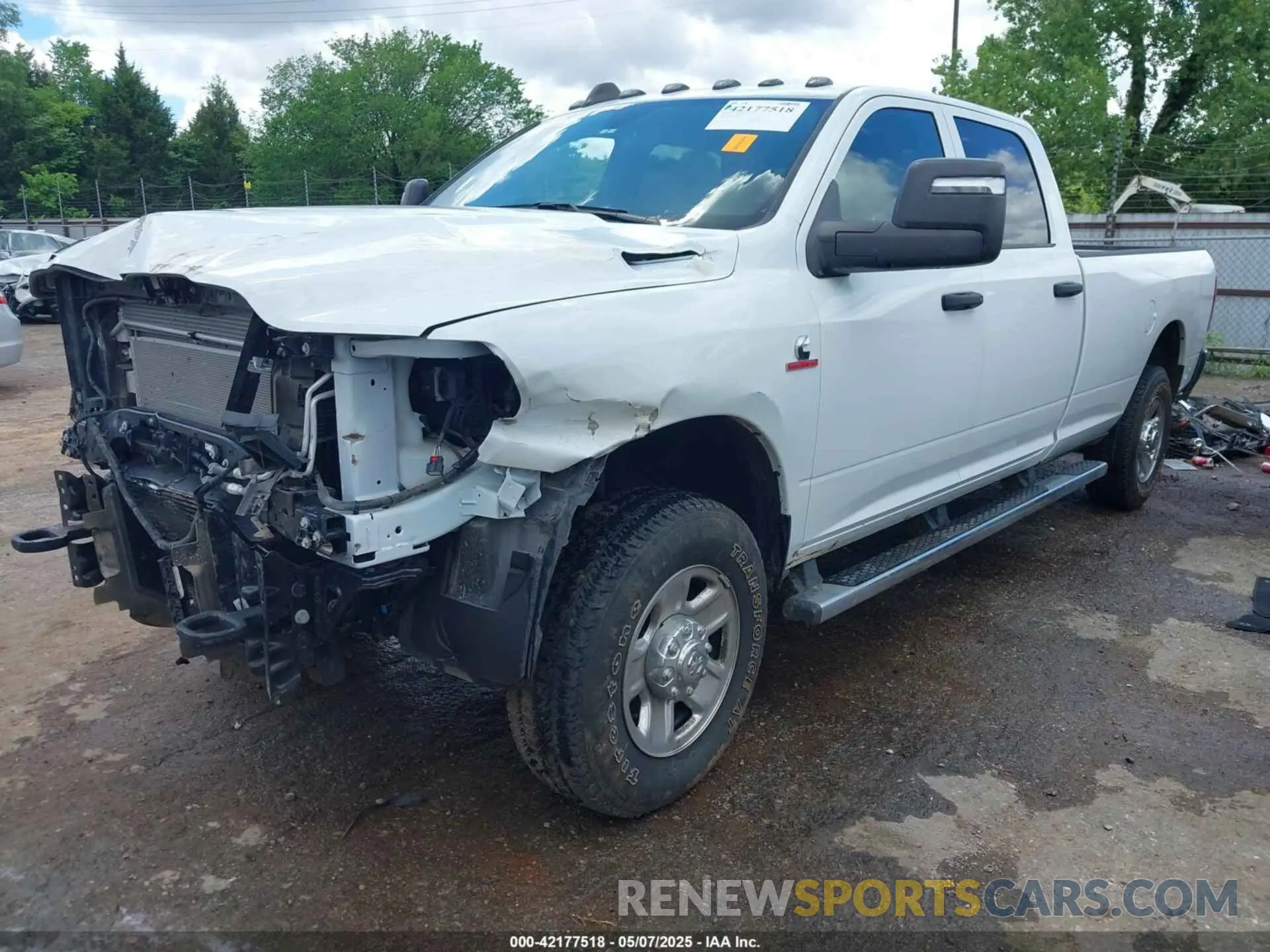 2 fotografías del automóvil dañado 3C63R3GL9RG147888 RAM 3500 2024