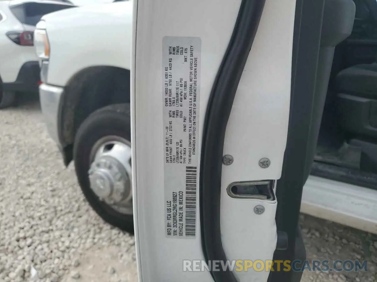 12 fotografías del automóvil dañado 3C63RRGL2RG198927 RAM 3500 2024