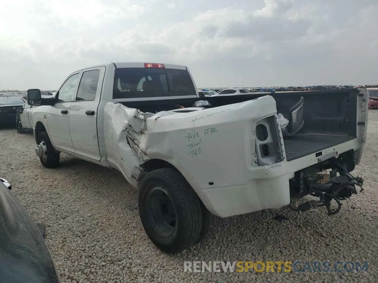 2 fotografías del automóvil dañado 3C63RRGL2RG198927 RAM 3500 2024