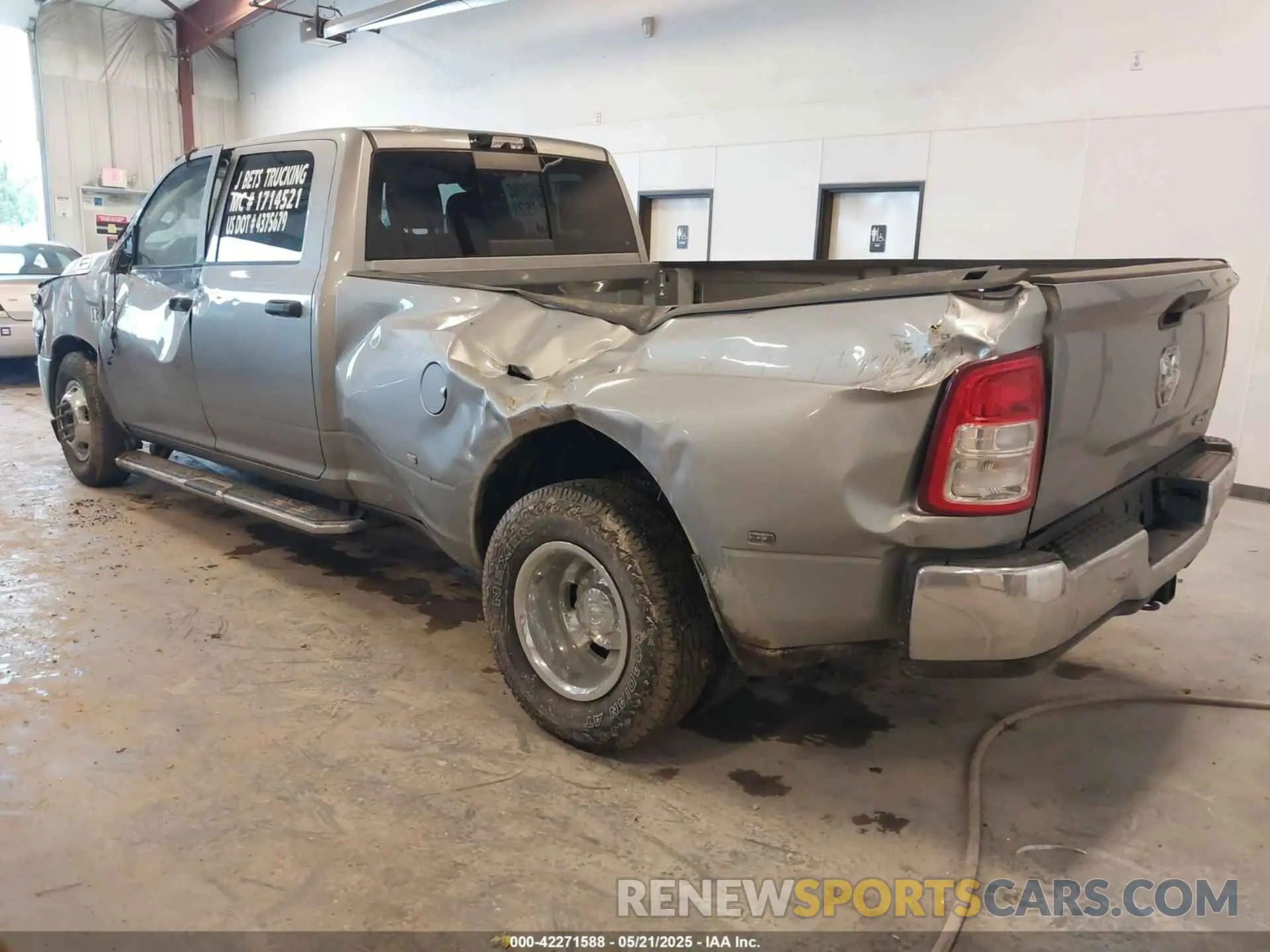 3 fotografías del automóvil dañado 3C63RRGL3RG289768 RAM 3500 2024