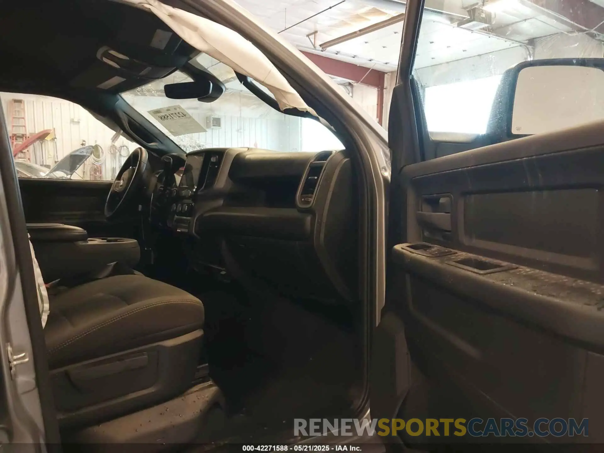 5 fotografías del automóvil dañado 3C63RRGL3RG289768 RAM 3500 2024