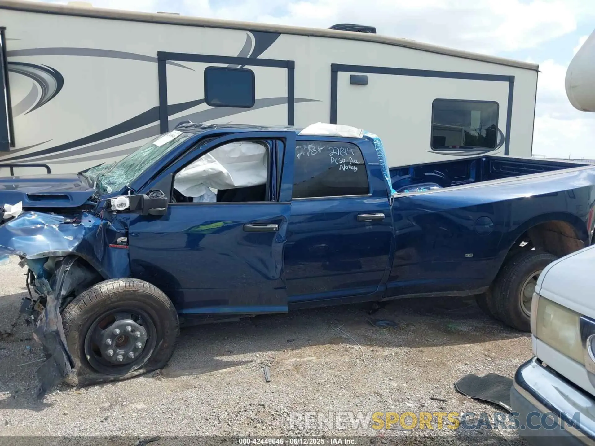 14 fotografías del automóvil dañado 3C63RRGL3RG339617 RAM 3500 2024