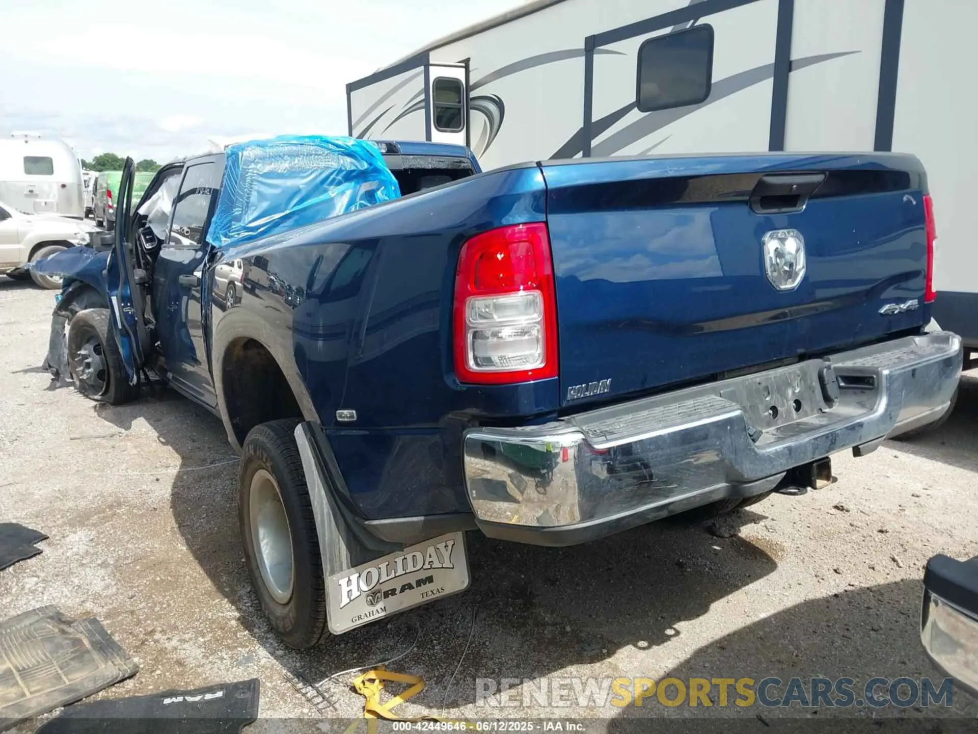 3 fotografías del automóvil dañado 3C63RRGL3RG339617 RAM 3500 2024