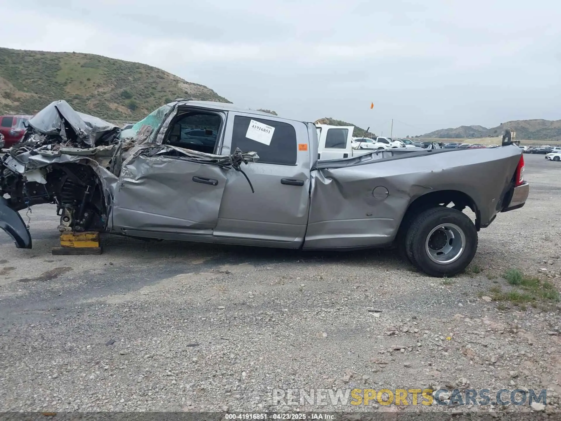 3 fotografías del automóvil dañado 3C63RRGL7RG321265 RAM 3500 2024