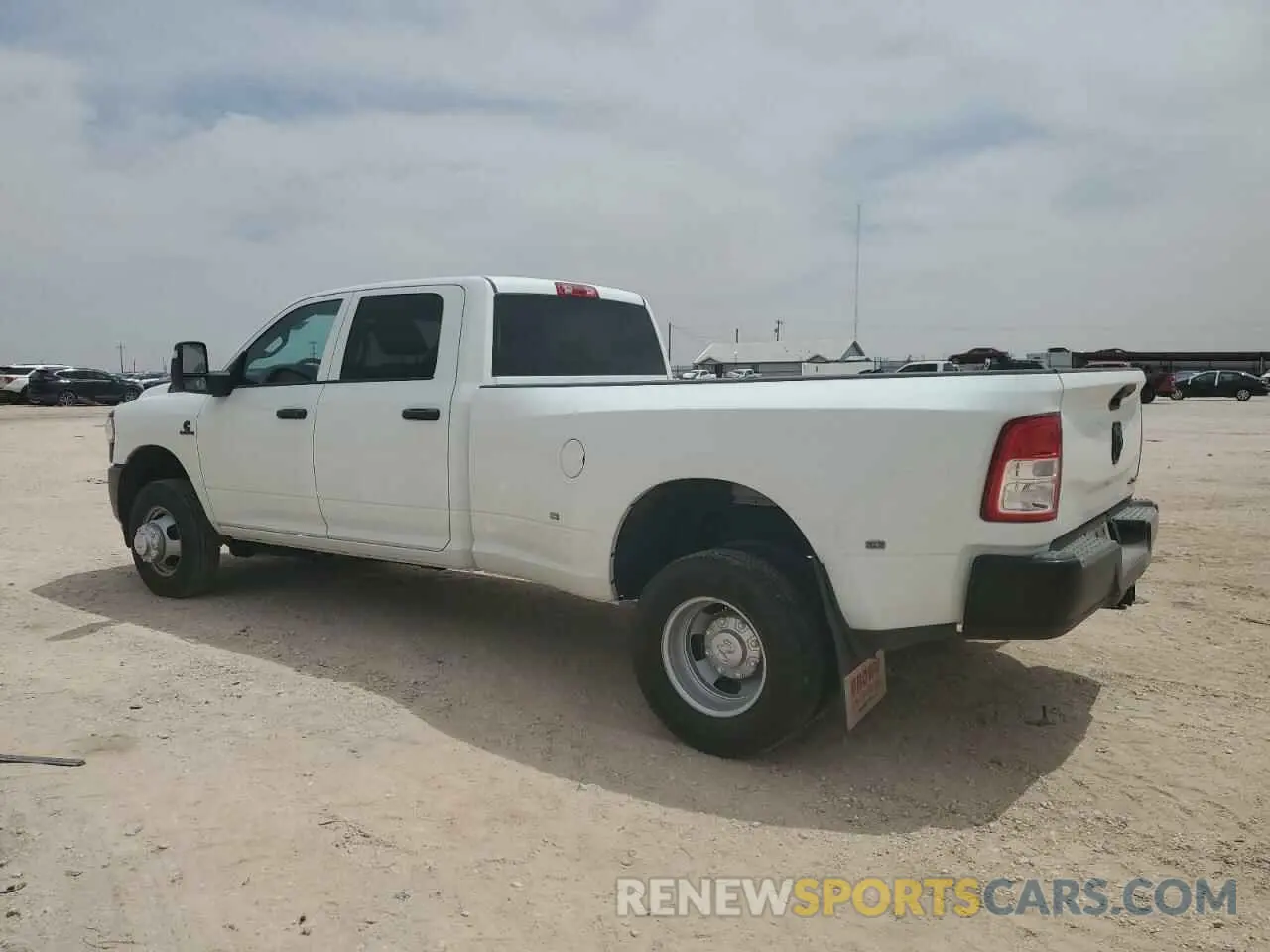 2 fotografías del automóvil dañado 3C63RRGL7RG333562 RAM 3500 2024