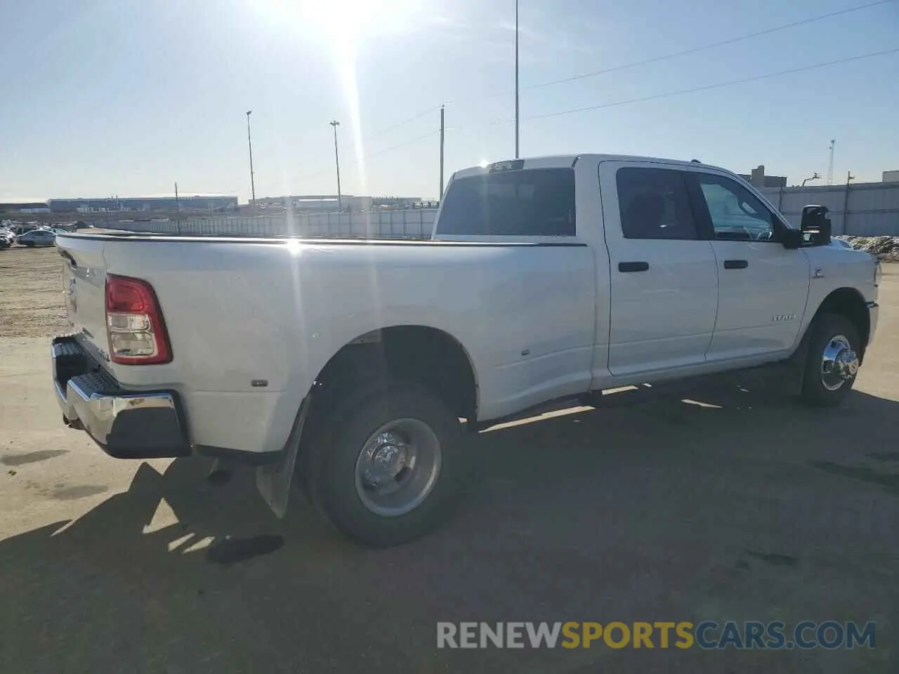 3 fotografías del automóvil dañado 3C63RRHL6RG149485 RAM 3500 2024
