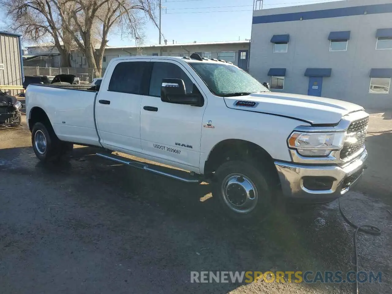 4 fotografías del automóvil dañado 3C63RRHL8RG337120 RAM 3500 2024