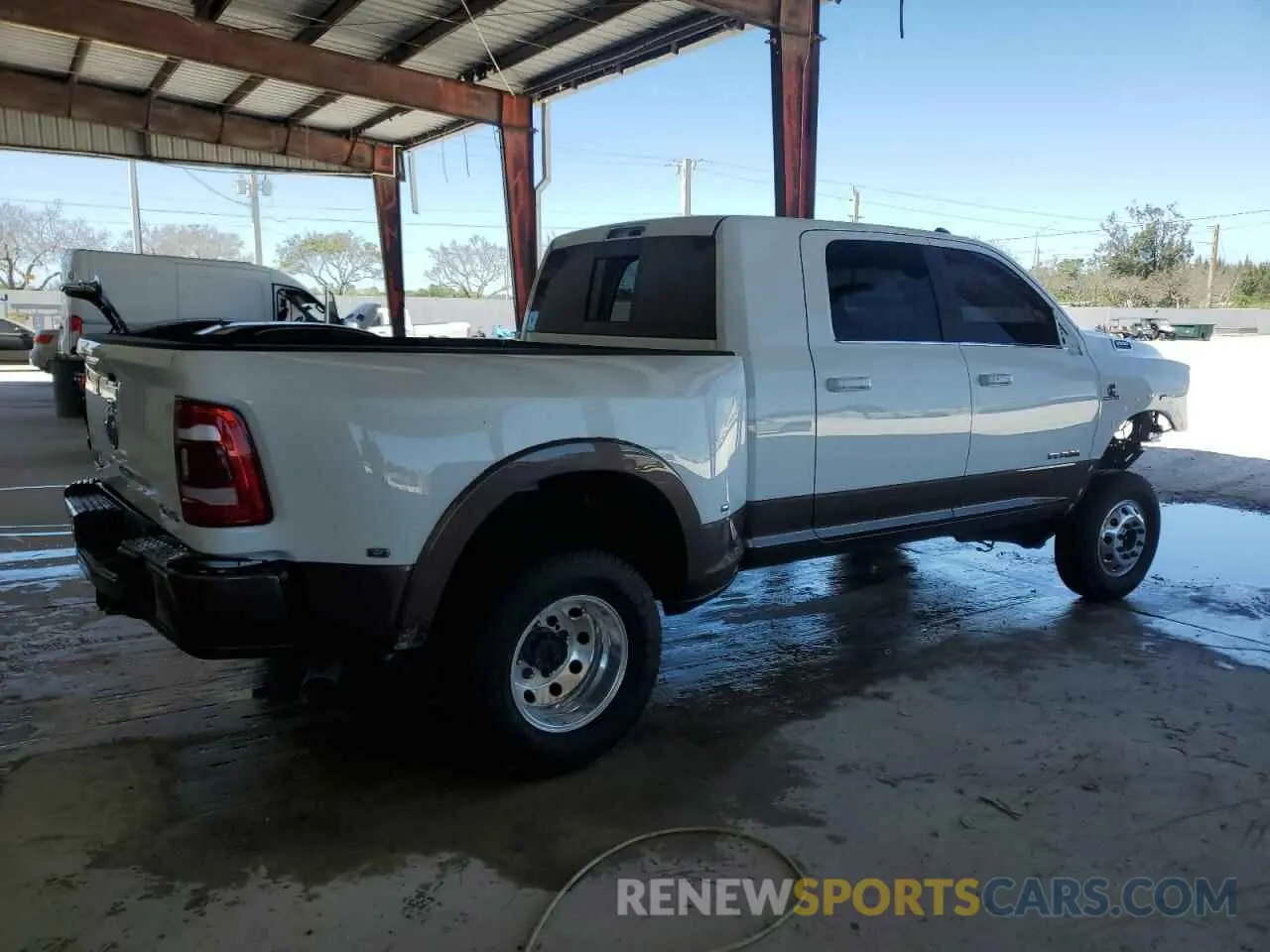3 fotografías del automóvil dañado 3C63RRNL1RG109285 RAM 3500 2024