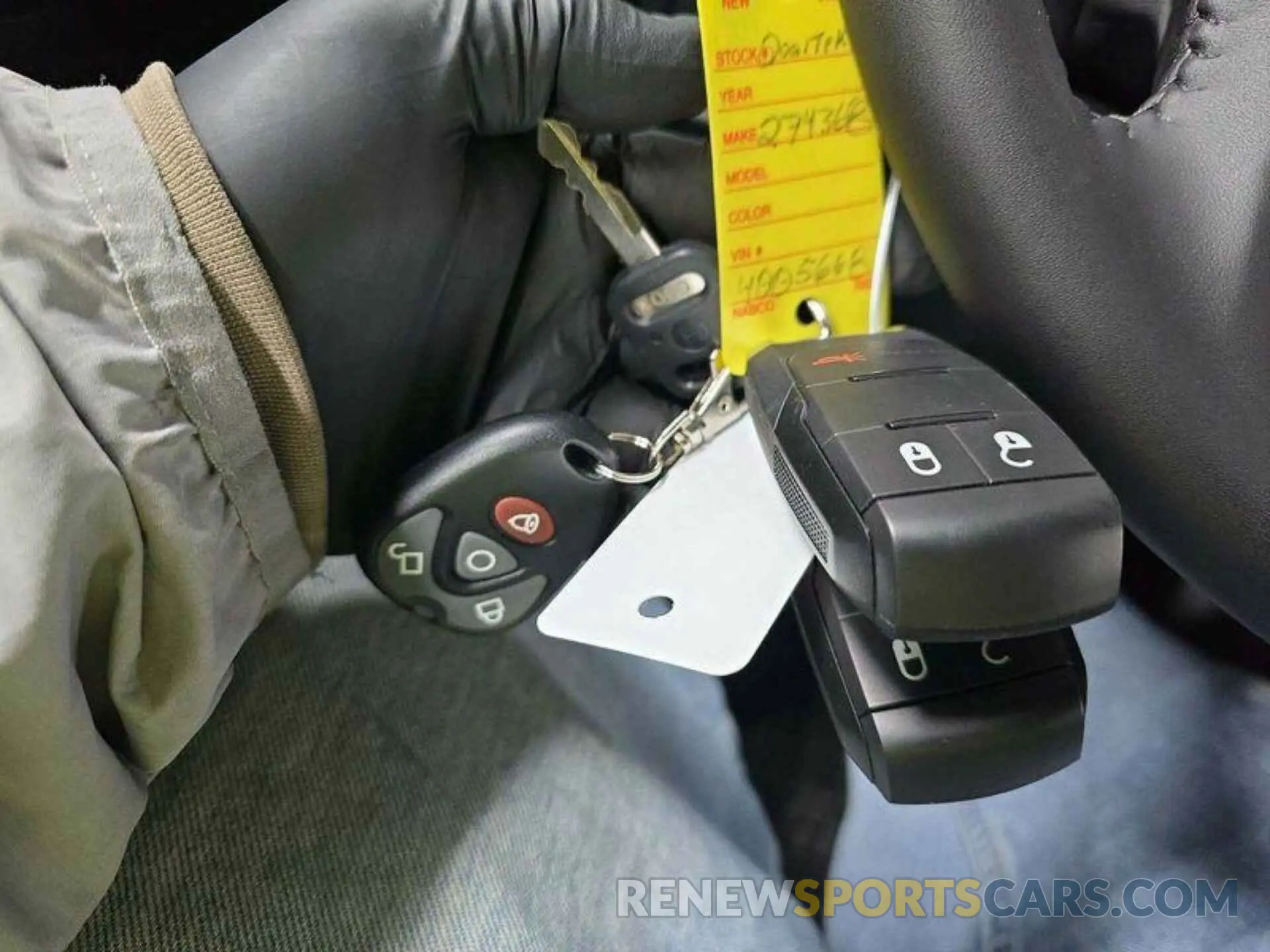2 fotografías del automóvil dañado 3C7WR9CL2RG274368 RAM 3500 2024
