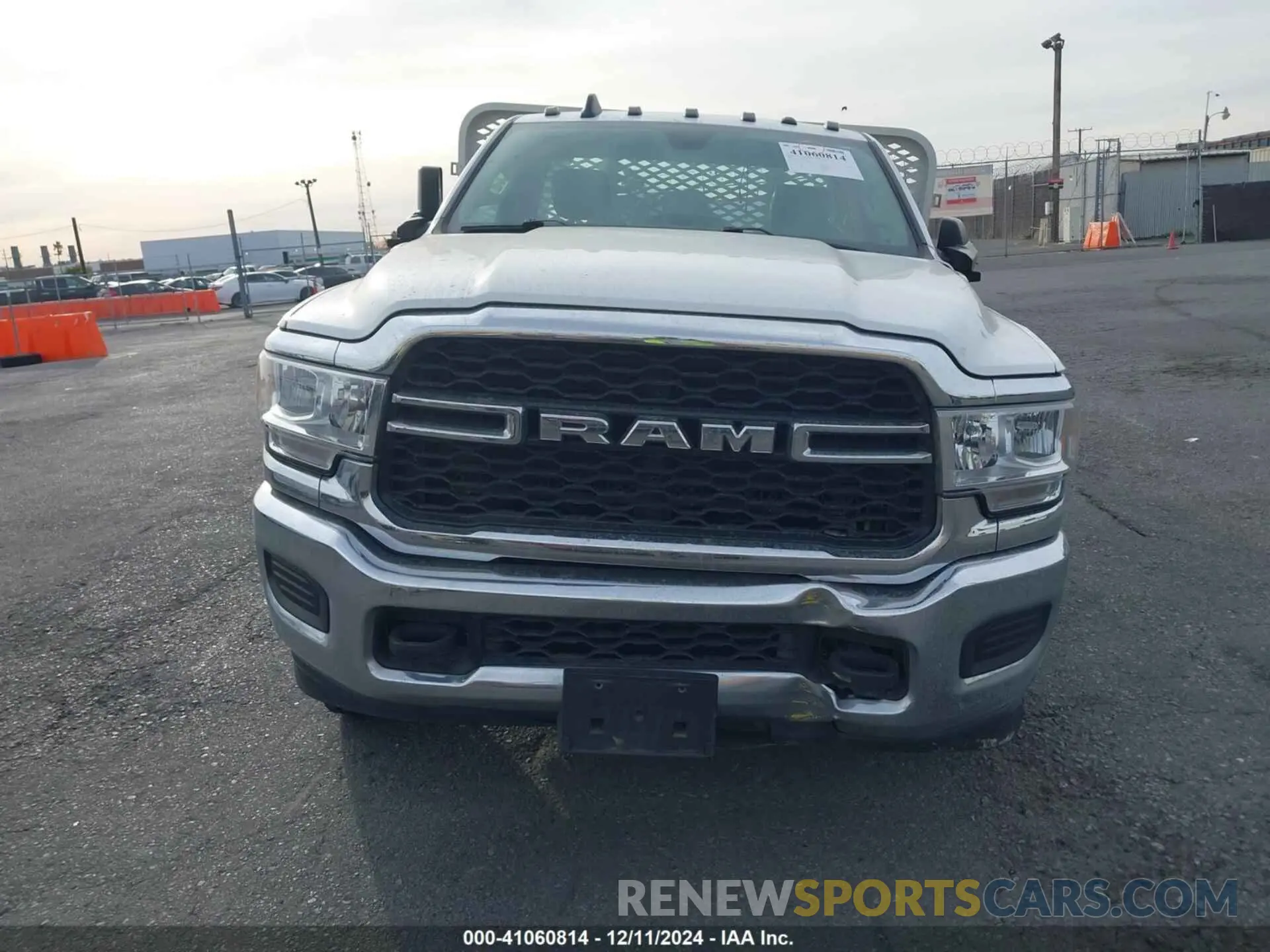12 fotografías del automóvil dañado 3C7WRSBL7KG663327 RAM 3500 CHASSIS 2019