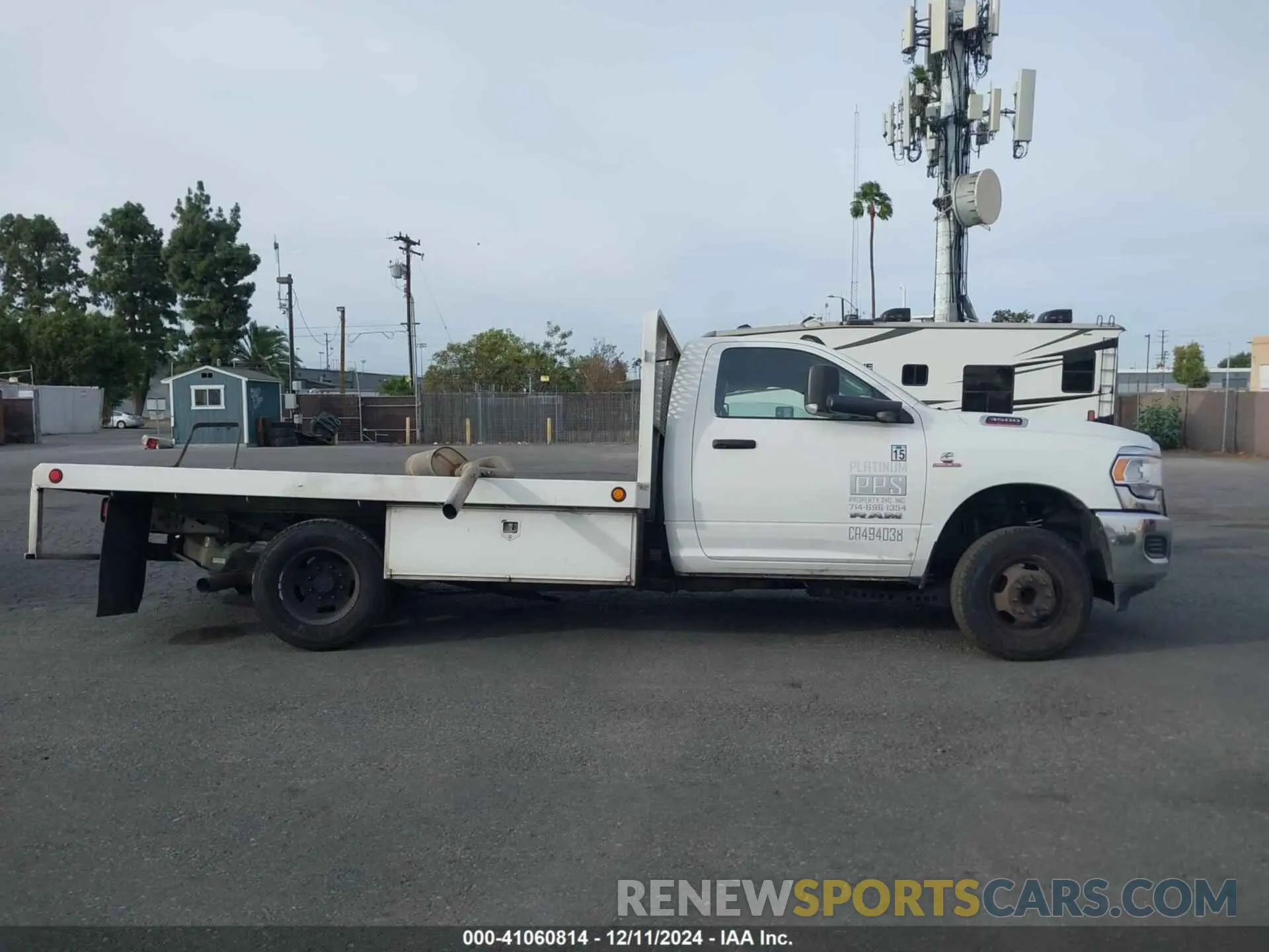 13 fotografías del automóvil dañado 3C7WRSBL7KG663327 RAM 3500 CHASSIS 2019