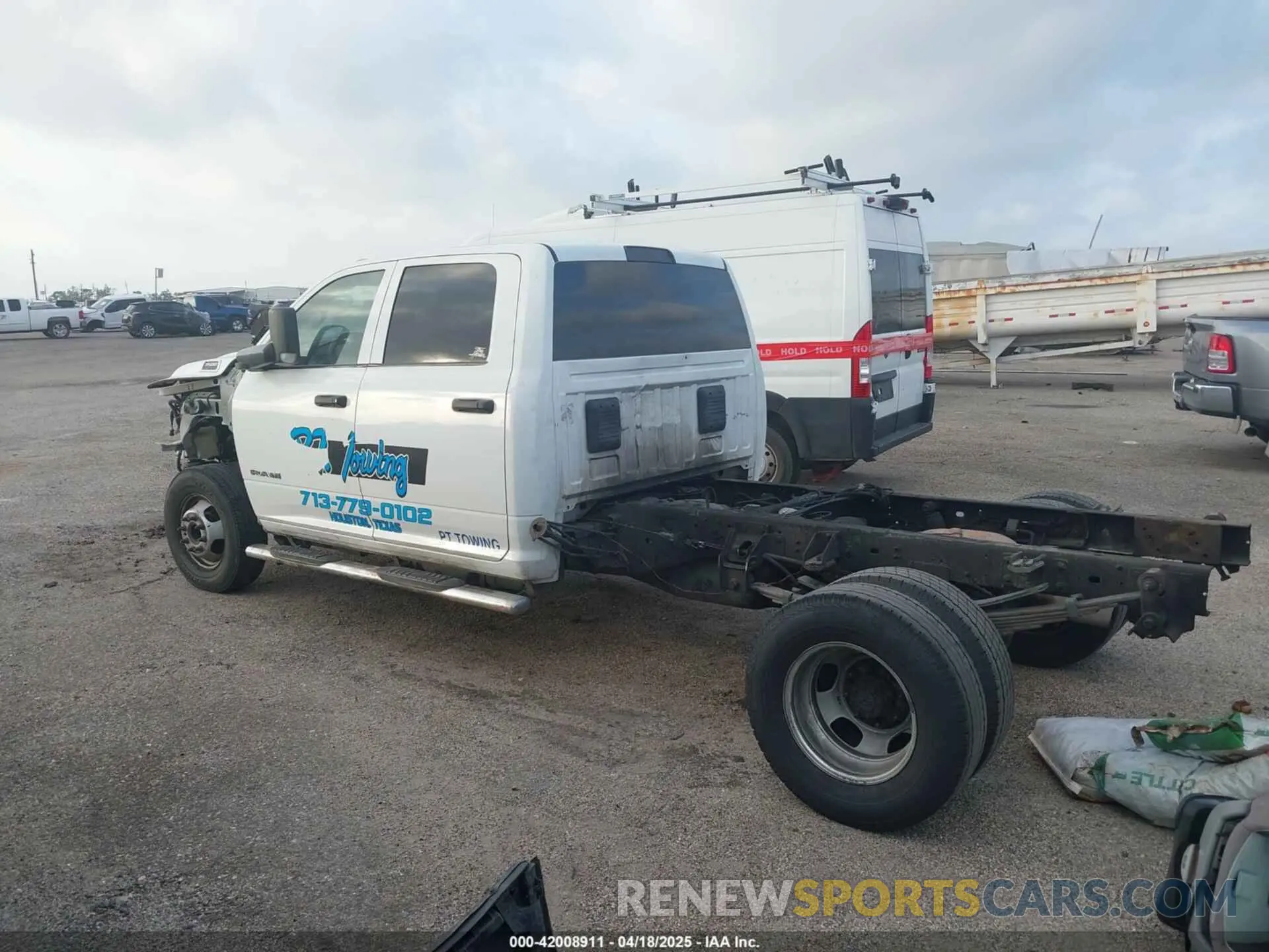 14 fotografías del automóvil dañado 3C7WRSCL0KG665208 RAM 3500 CHASSIS 2019