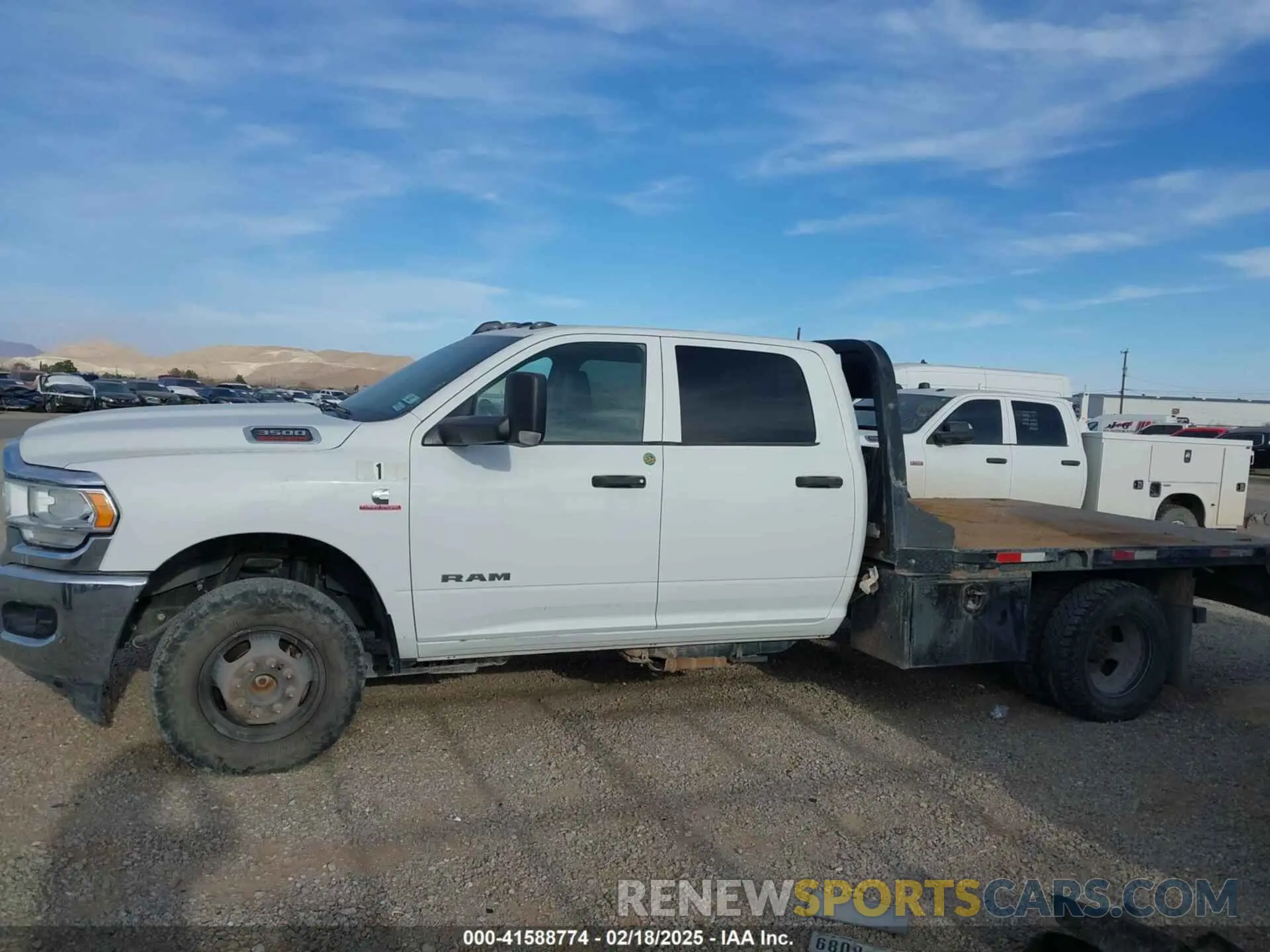 13 fotografías del automóvil dañado 3C7WRTCL3KG543481 RAM 3500 CHASSIS 2019