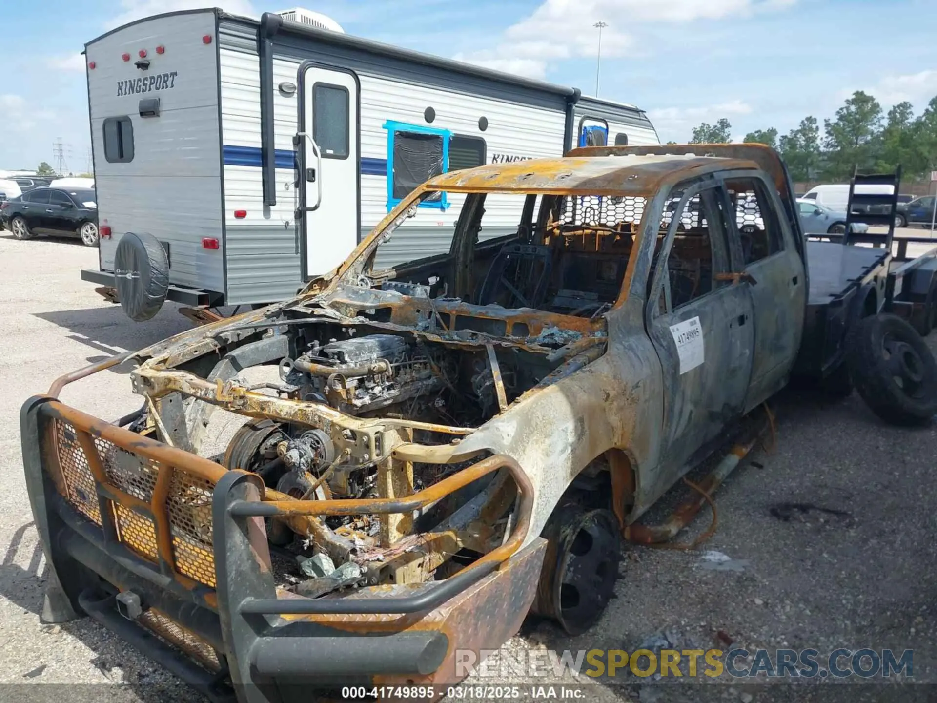 2 fotografías del automóvil dañado 3C7WRTCL4KG620634 RAM 3500 CHASSIS 2019