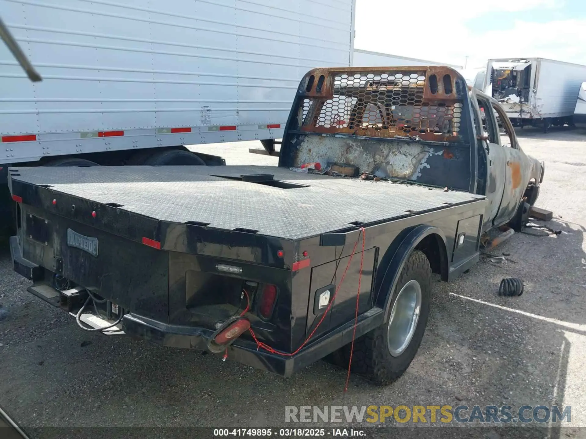 4 fotografías del automóvil dañado 3C7WRTCL4KG620634 RAM 3500 CHASSIS 2019