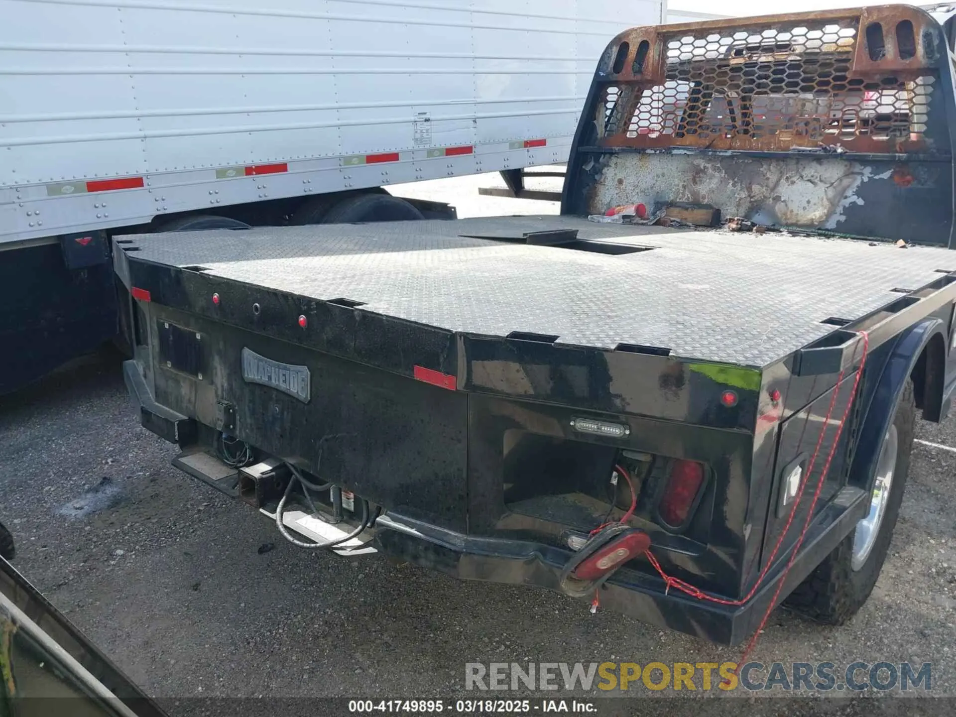 8 fotografías del automóvil dañado 3C7WRTCL4KG620634 RAM 3500 CHASSIS 2019