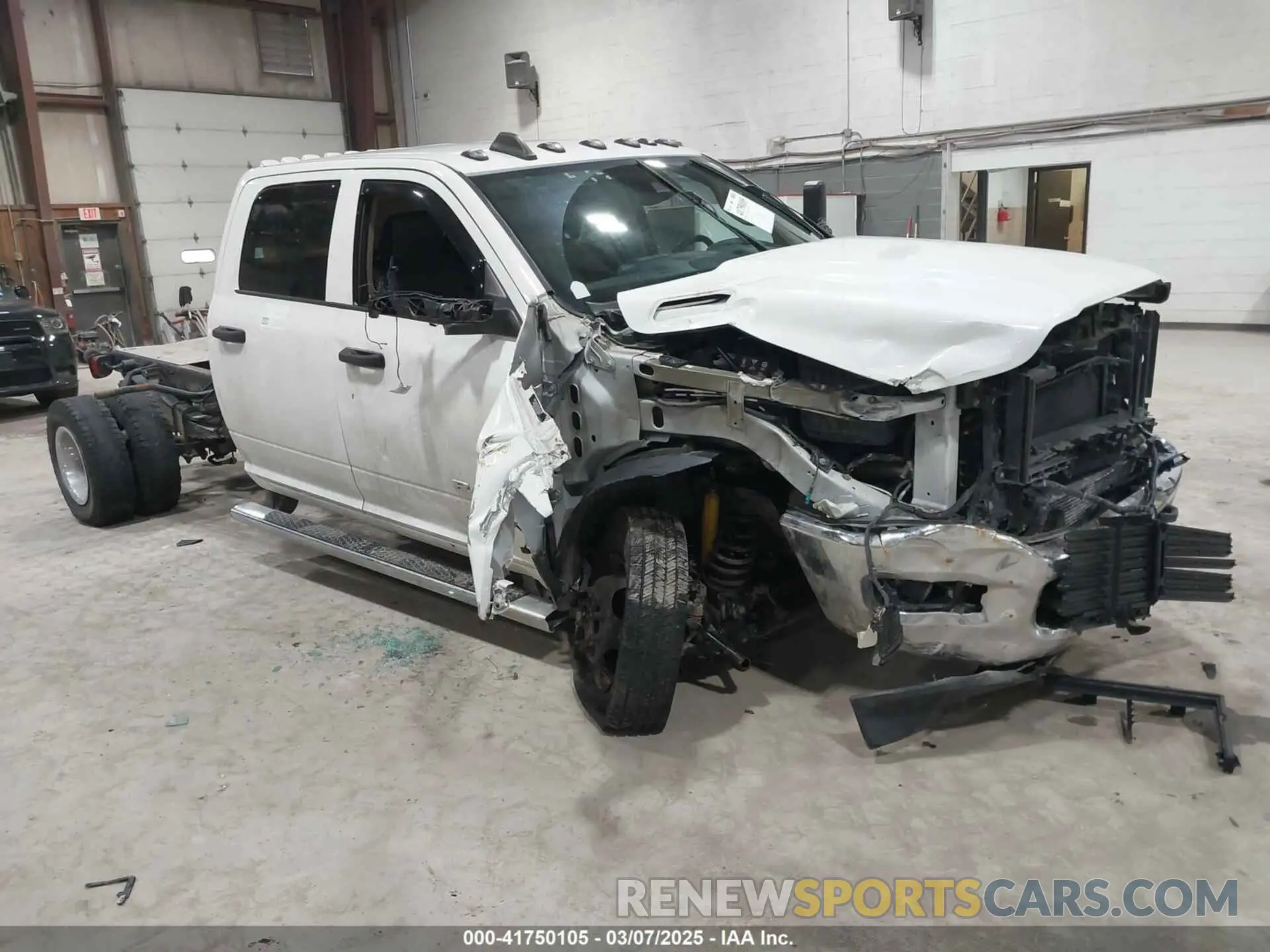 1 fotografías del automóvil dañado 3C7WRTCLXKG642699 RAM 3500 CHASSIS 2019