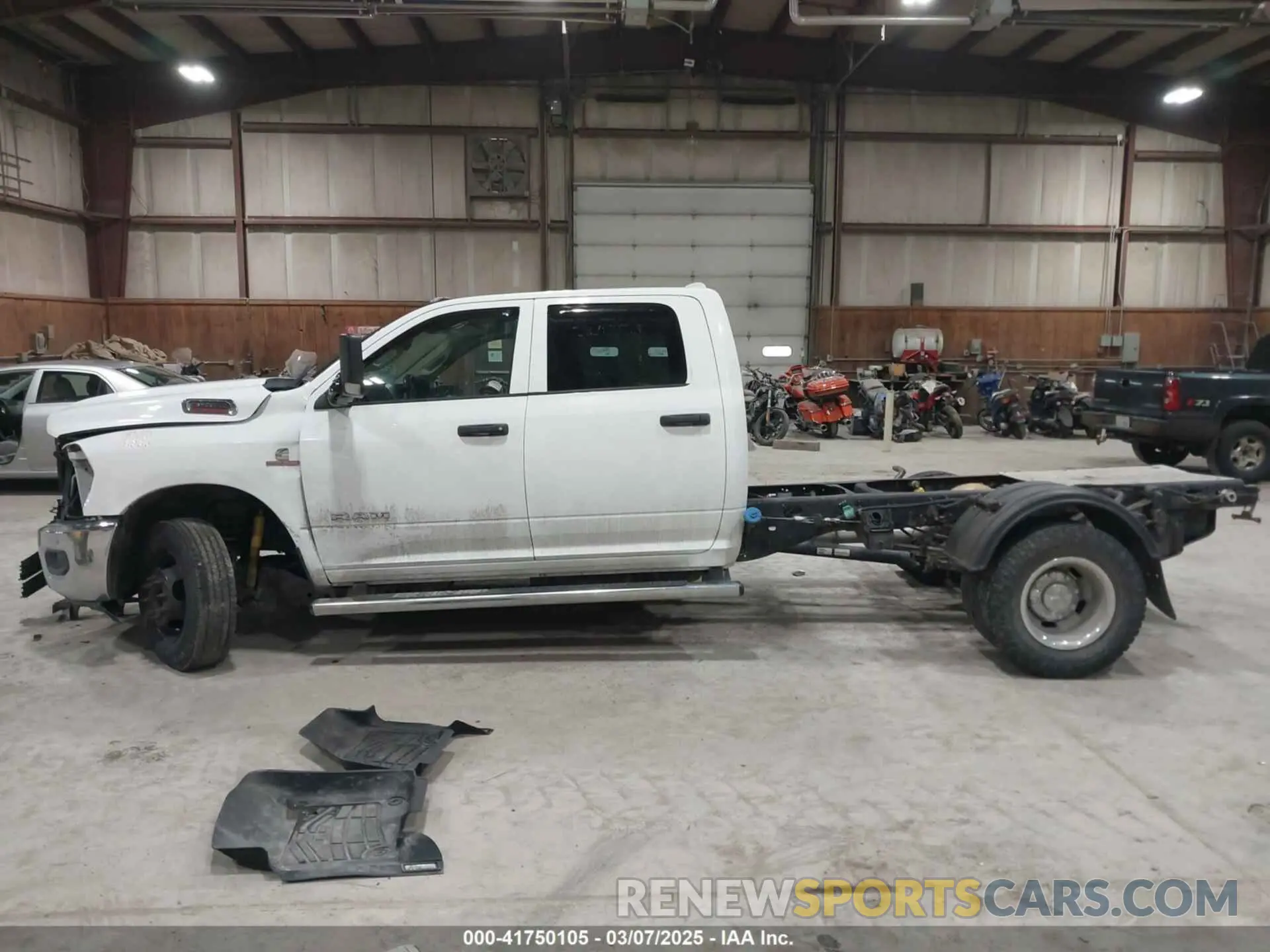 13 fotografías del automóvil dañado 3C7WRTCLXKG642699 RAM 3500 CHASSIS 2019