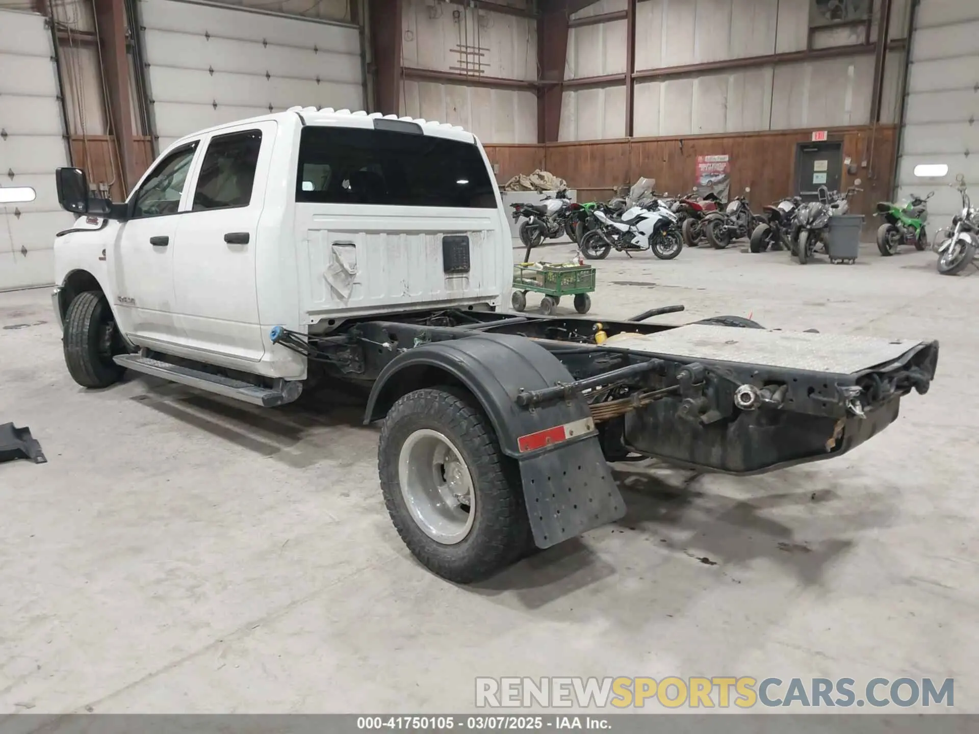 3 fotografías del automóvil dañado 3C7WRTCLXKG642699 RAM 3500 CHASSIS 2019